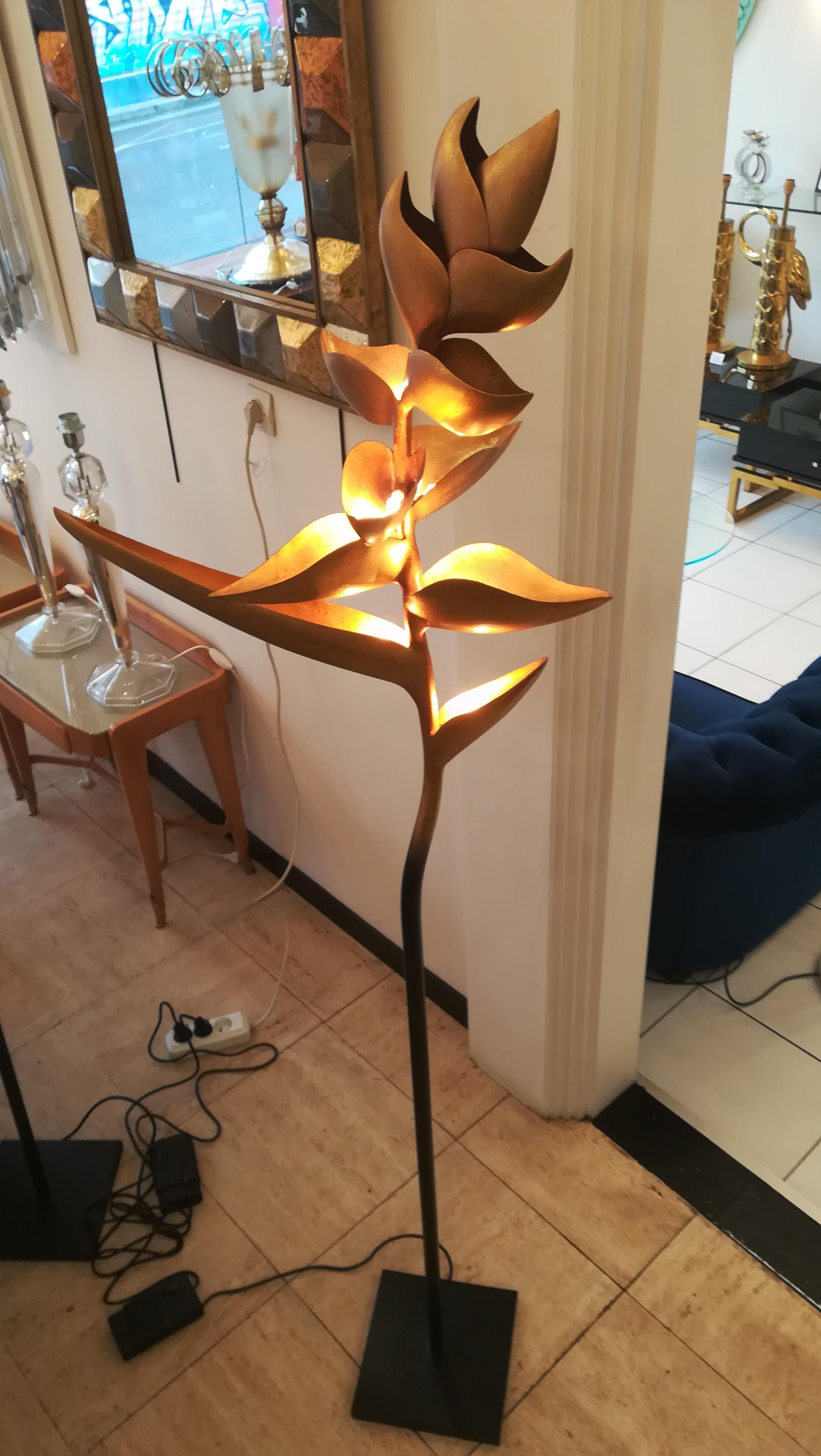 Métal Lampadaire Paradis avec oiseaux en métal patiné noir et or en vente