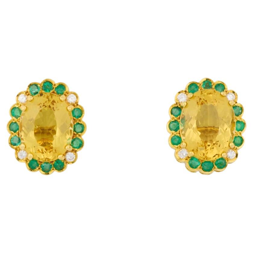 Helidor, Emerald and Diamond Stud Earrings in 18 karat Yellow Gold. in vendita