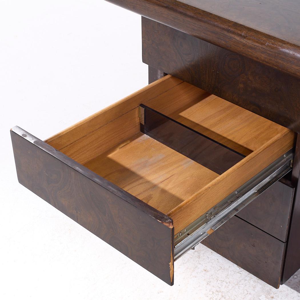 Helikon Mid Century Burlwood Executive Desk (bureau de direction en bois d'ébène) en vente 3