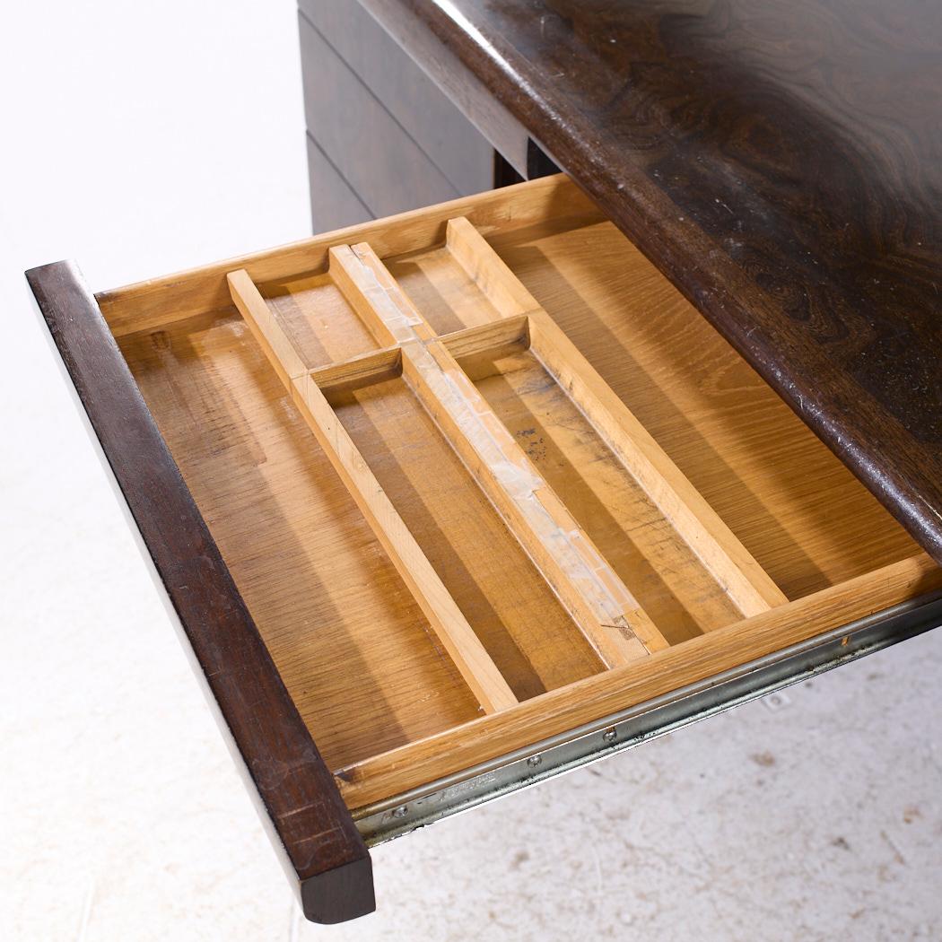 Helikon Mid Century Burlwood Executive Desk (bureau de direction en bois d'ébène) en vente 4