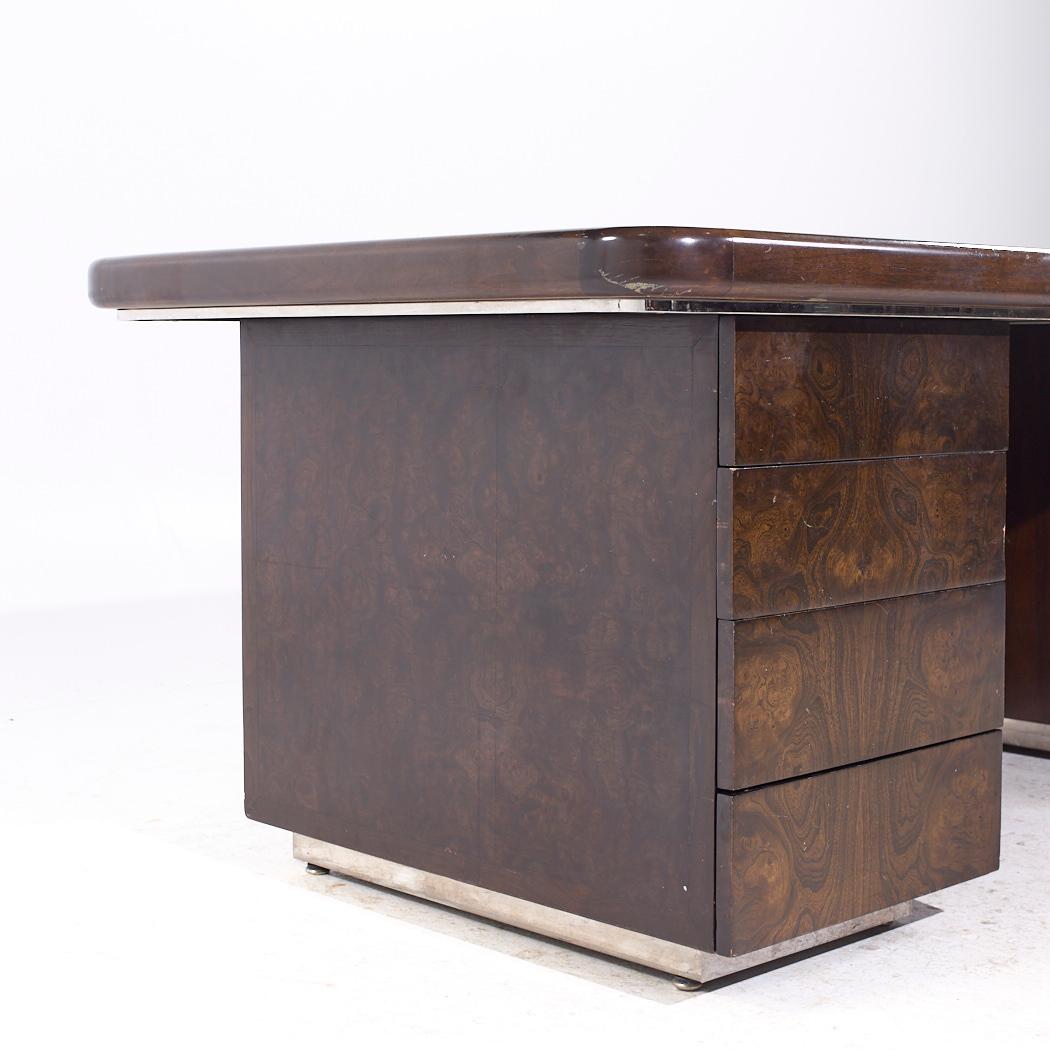 Américain Helikon Mid Century Burlwood Executive Desk (bureau de direction en bois d'ébène) en vente