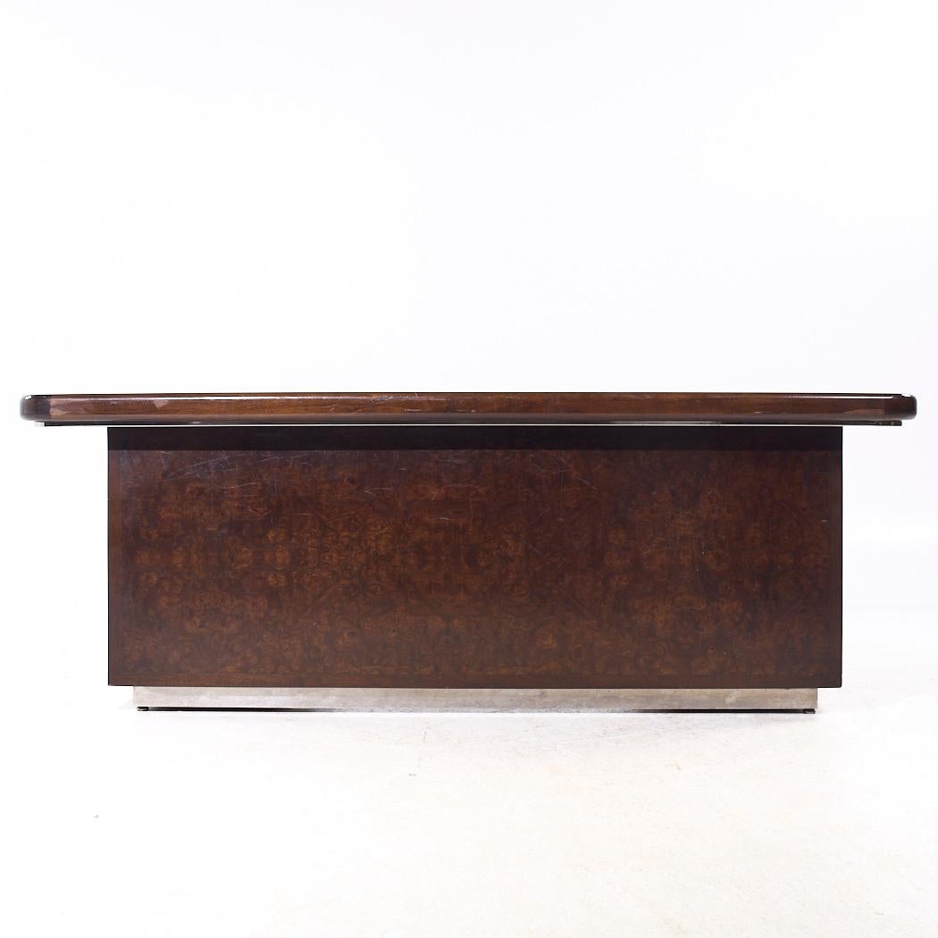 Helikon Mid Century Burlwood Executive Desk (bureau de direction en bois d'ébène) Bon état - En vente à Countryside, IL
