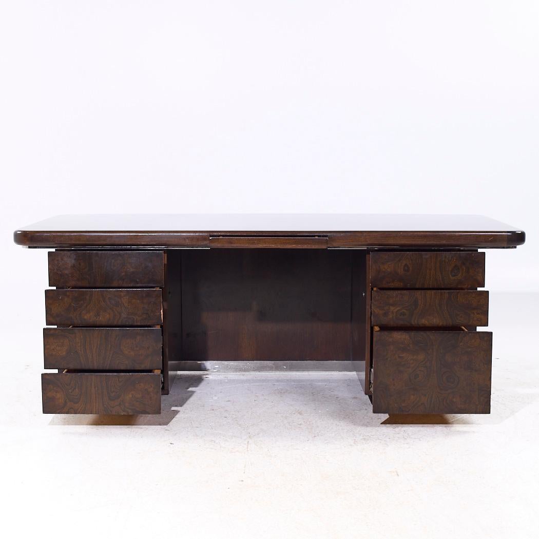 Helikon Mid Century Burlwood Executive Desk (bureau de direction en bois d'ébène) en vente 1