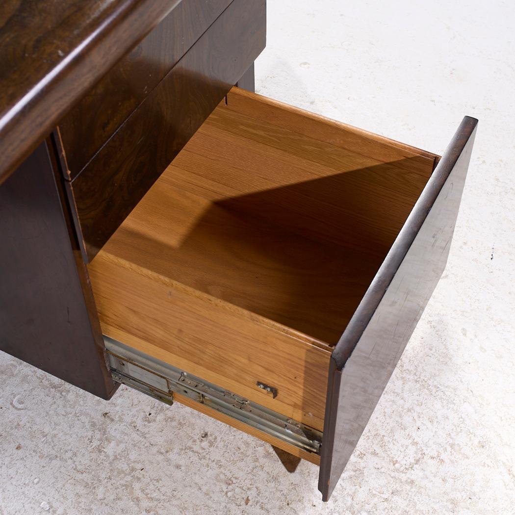 Helikon Mid Century Burlwood Executive Desk (bureau de direction en bois d'ébène) en vente 2