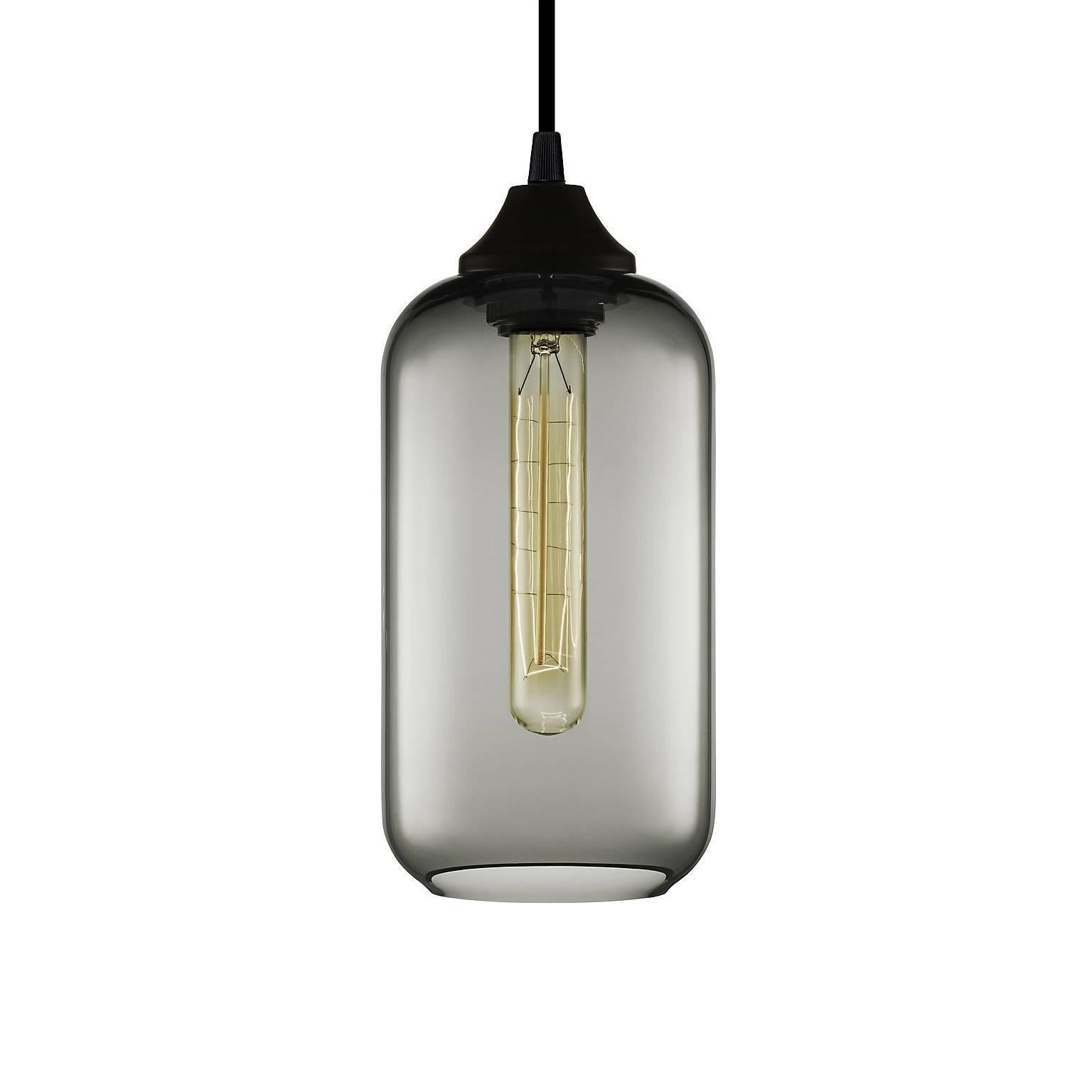 With a vivid array of options in both transparent and opaque glass colors, the compact yet versatile Helio Series charms and delights. The Helio pendant is sleek enough to stand on its own and simple enough to shine in tightly grouped bouquets from