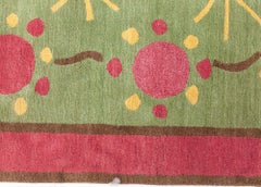 „Heliobloom“ – Handgefertigter Wollteppich im modernen Art-déco-Stil mit Blumen- und Oliver-Motiv von Doris Leslie Blau
