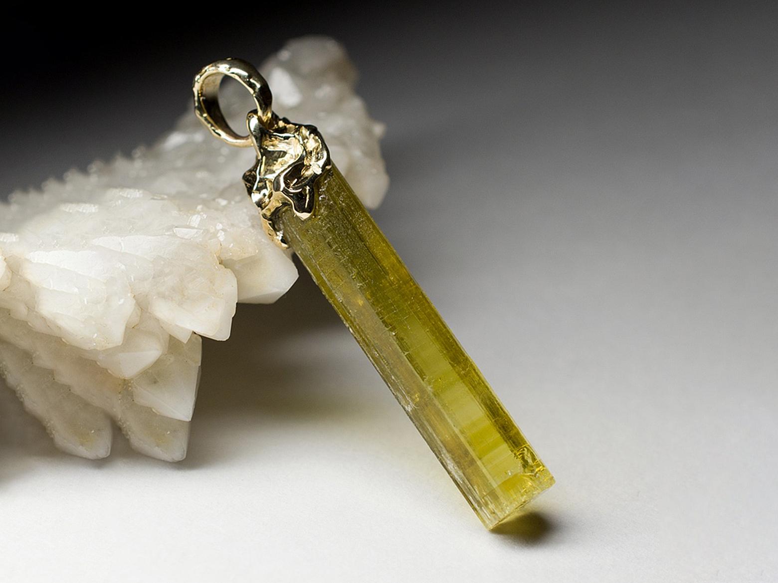 Heliodor Crystal Yellow Gold Pendant Beryl Healing Power Raw Gemstone  For Sale 1
