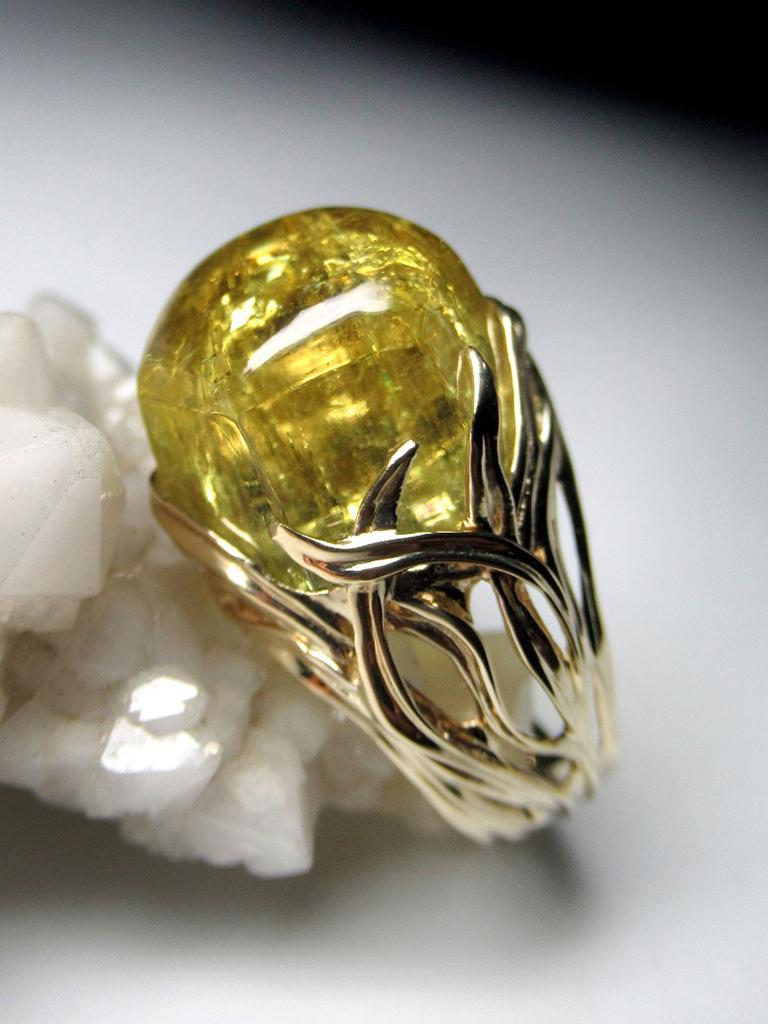 Women's or Men's Heliodor Gold Ring Yellow Beryl Dandelion Vivid Yellow For Sale
