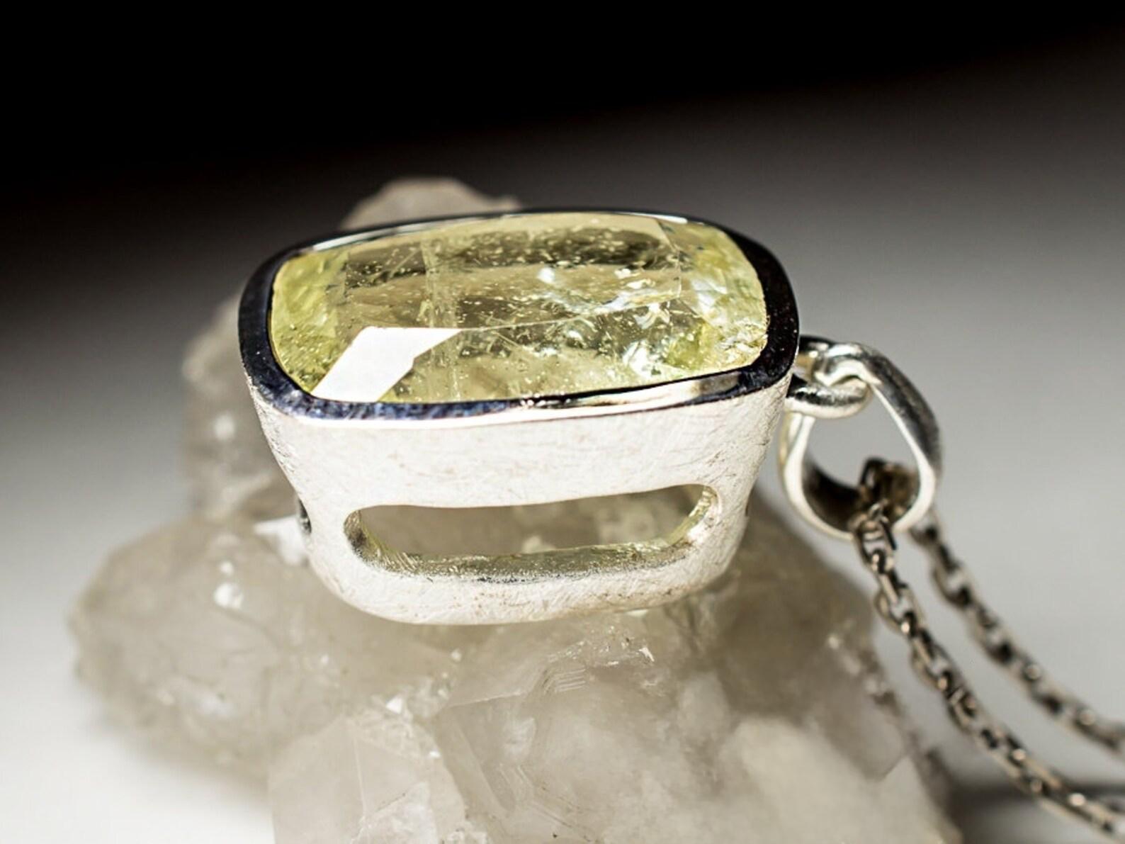 Heliodor-Halskette mit Silber-Anhänger aus Zitronengelbem Stein im Fantasieschliff im Angebot 5