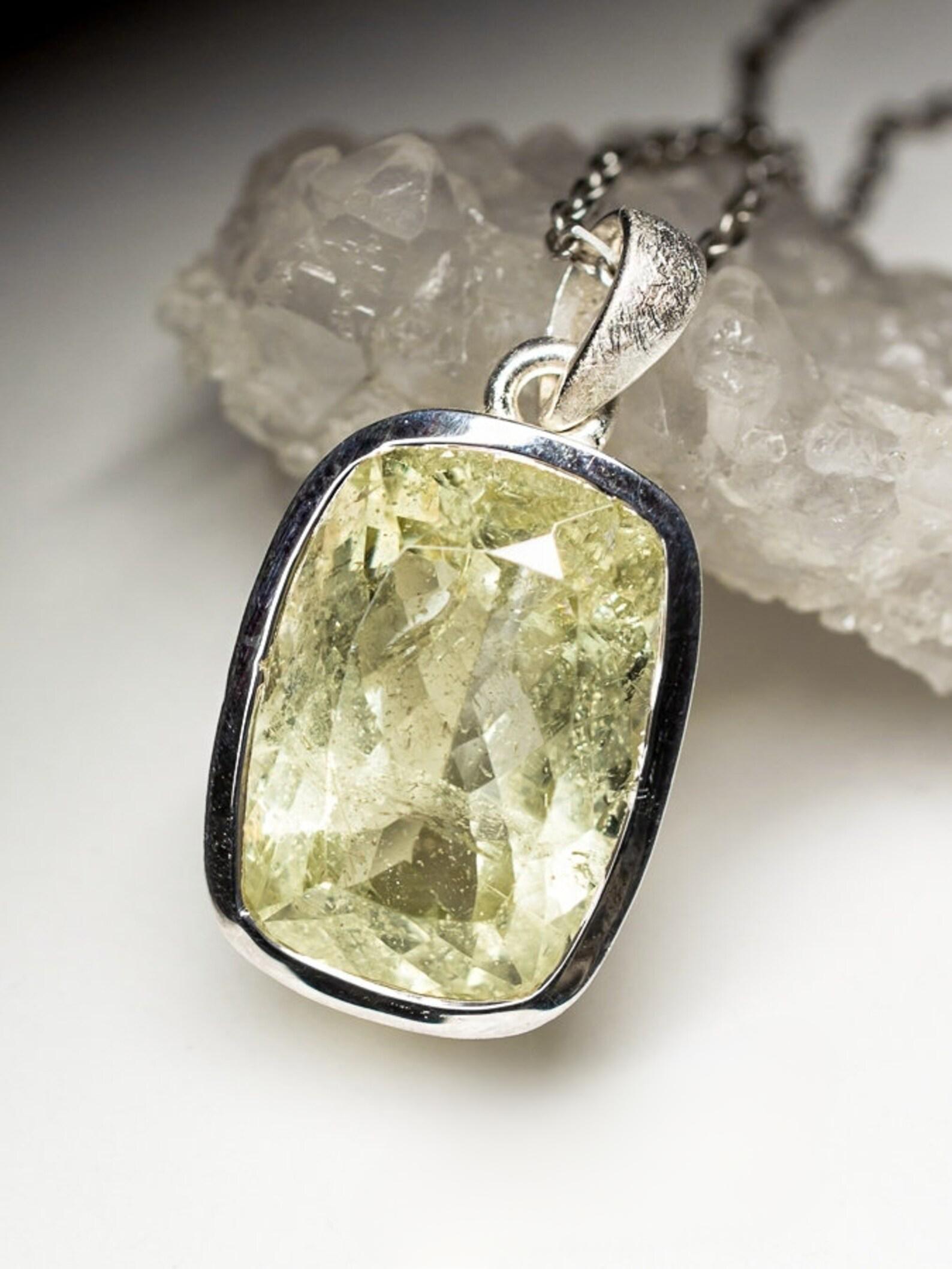 Artiste Collier Heliodor Pendentif fantaisie en argent avec pierre jaune citron taille fantaisie en vente