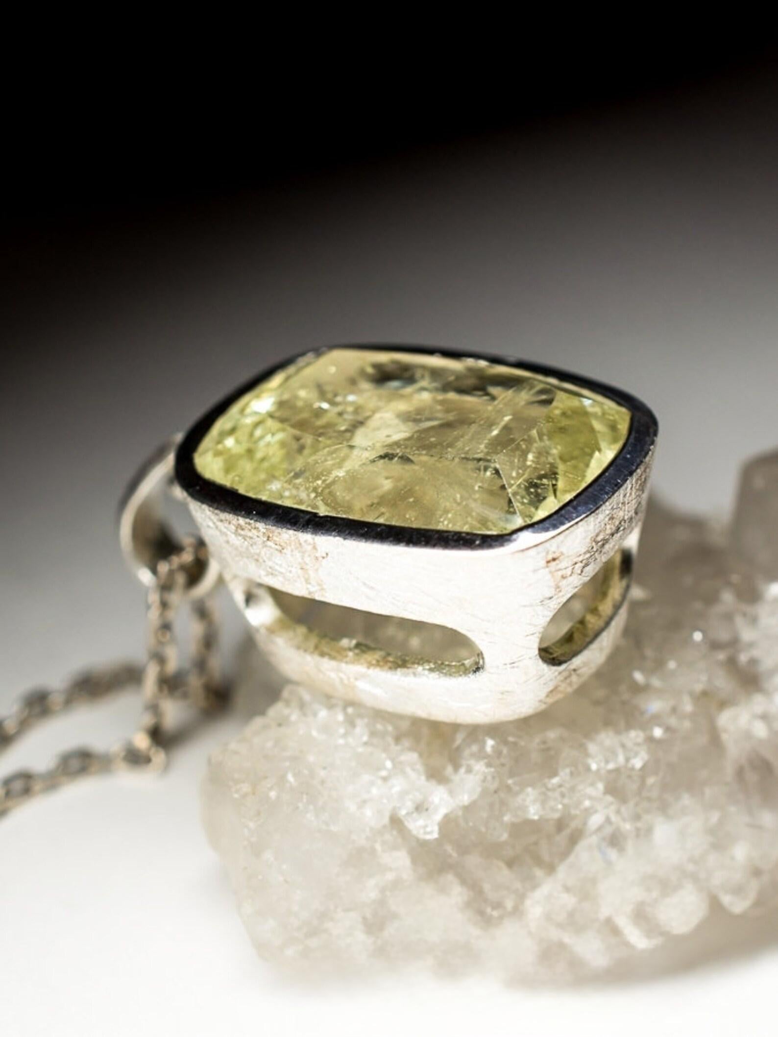Heliodor-Halskette mit Silber-Anhänger aus Zitronengelbem Stein im Fantasieschliff im Angebot 2