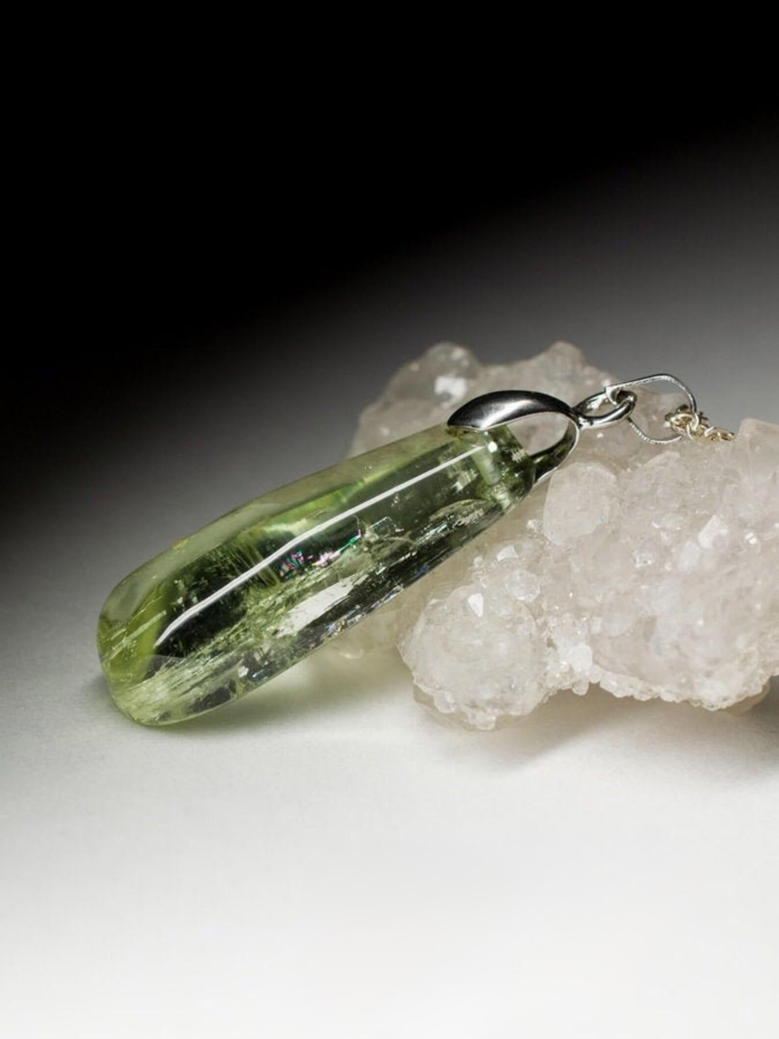 Silver pendant with natural Heliodor
pendant length - 1.73 in / 44 mm
pendant weight - 5.74 grams
gem size is - 0.31 x 0.47 x 1.22 in / 8 х 12 х 31 mm