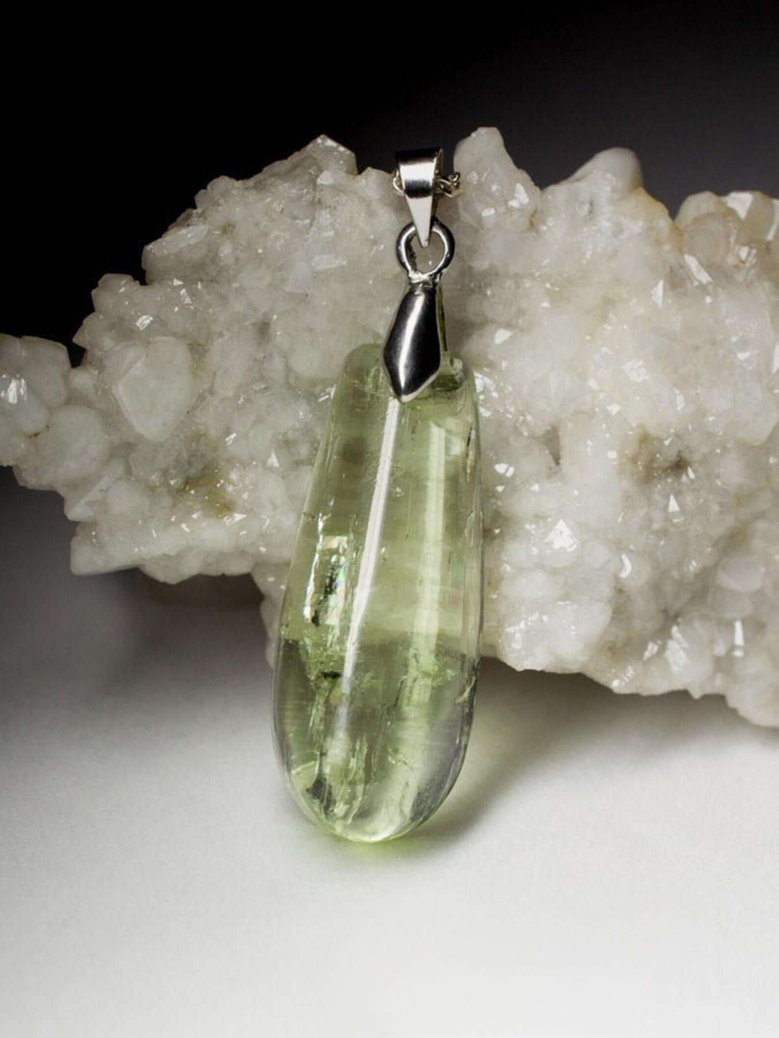 Artisan Heliodor Silver Pendant Natural Gold Beryl Yellow Heliodor Gemstone Vintage gift For Sale