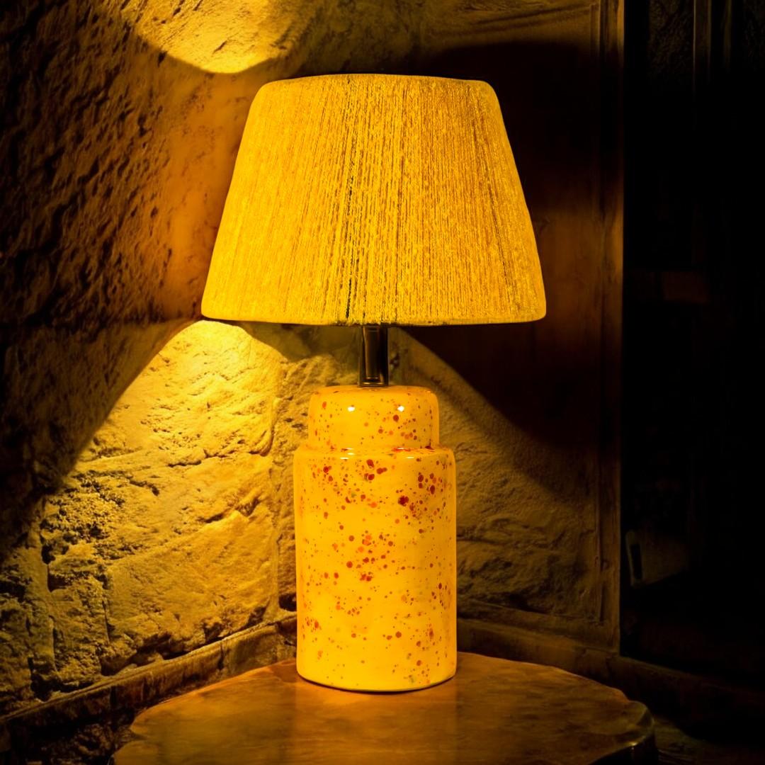Turc Lampe de table contemporaine en céramique Helios faite à la main par Busra Ozdemir en vente
