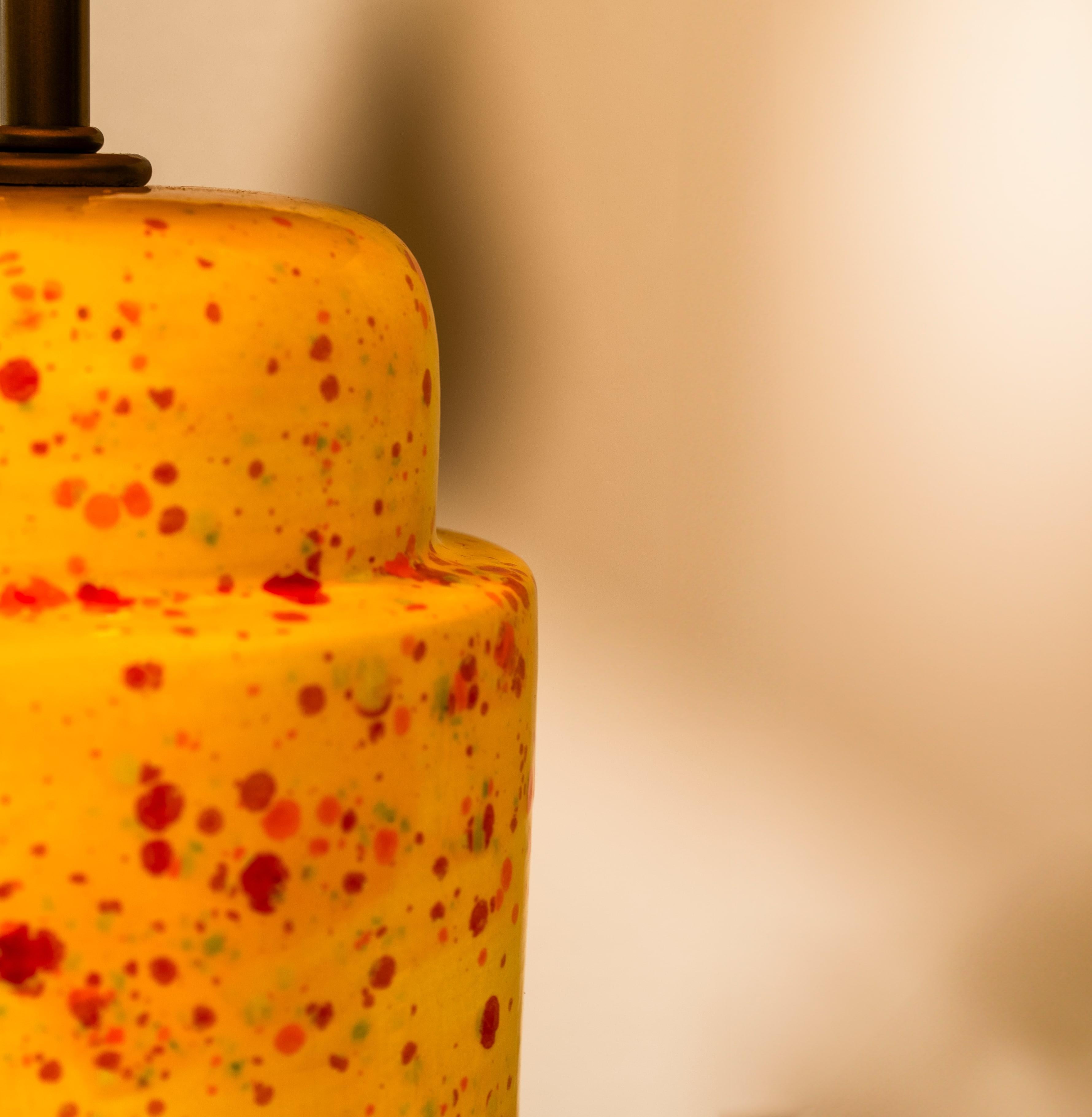 Vernissé Lampe de table contemporaine en céramique Helios faite à la main par Busra Ozdemir en vente
