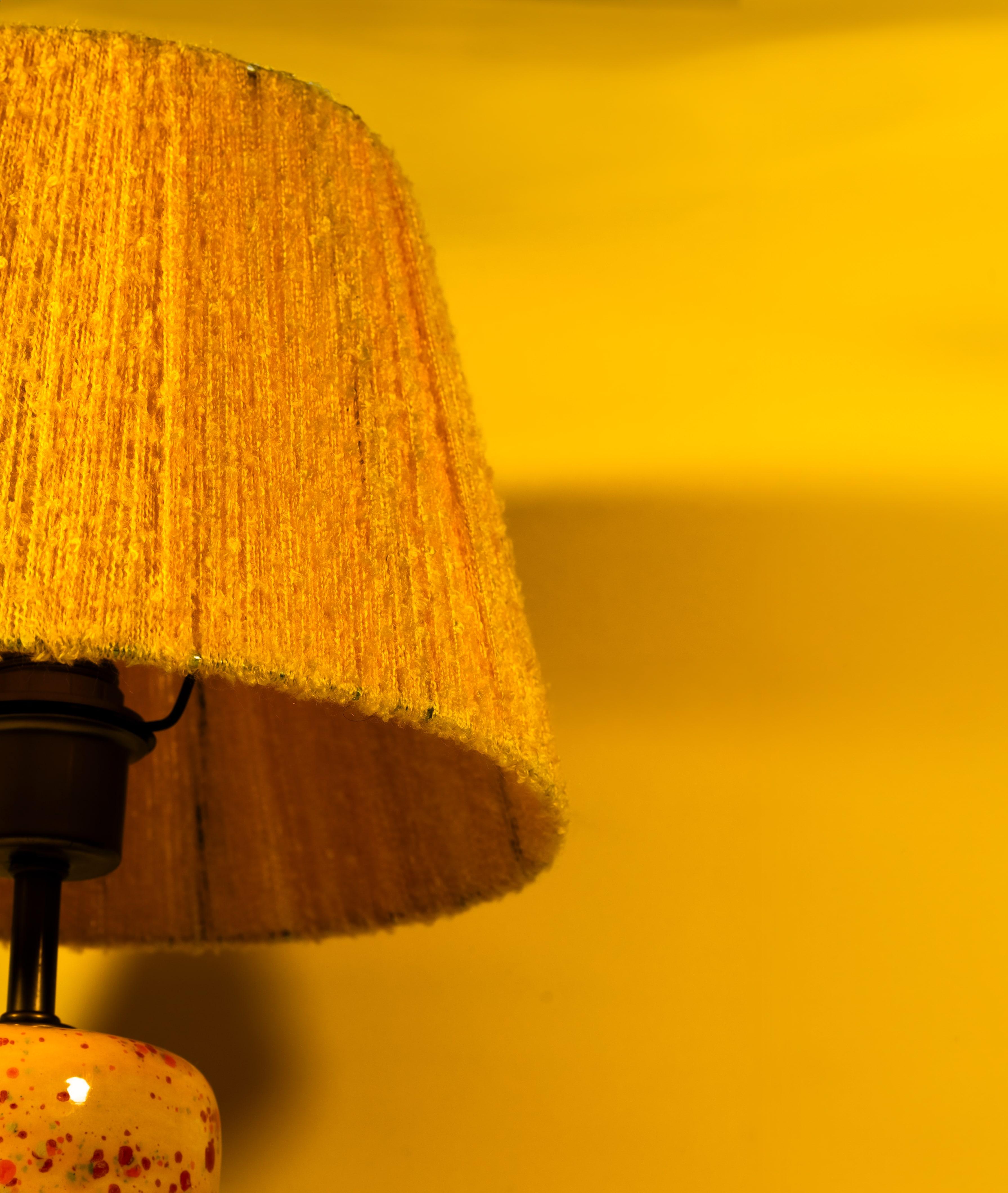 Lampe de table contemporaine en céramique Helios faite à la main par Busra Ozdemir Neuf - En vente à ISTANBUL, TR