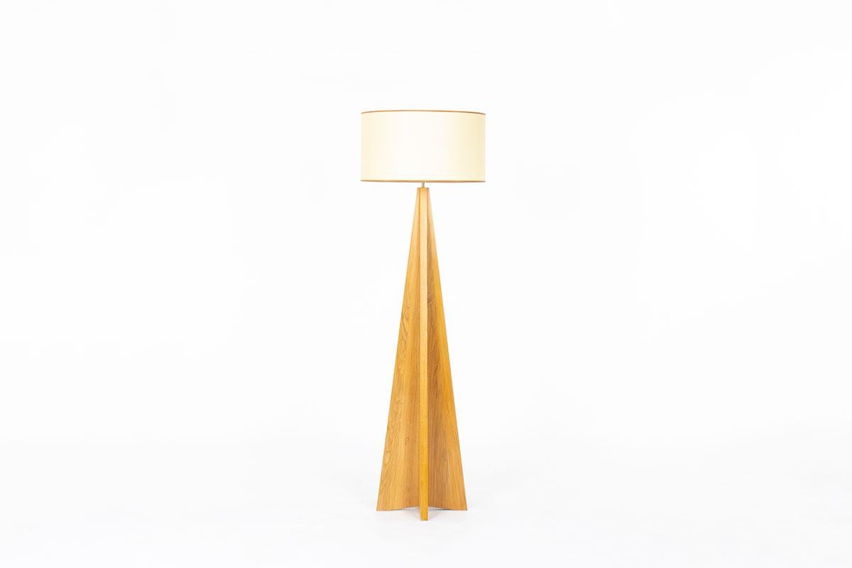 Lampada da terra modello Helios
Su misura con le tue finiture

Piedi in Oak e paralume fatto a mano
Finiture: 
- legno tinto,
- vernice tampone Oak Oak,
- vernice tampone Oak media,
- vernice per legno grezzo.

Realizzato con legno vecchio nella