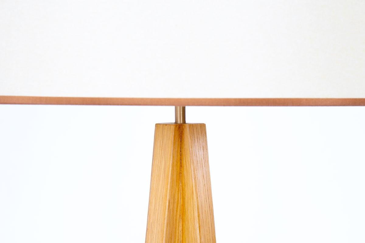 Lampada da terra Helios in rovere collezione G44 In condizioni Nuovo in vendita a JASSANS-RIOTTIER, FR