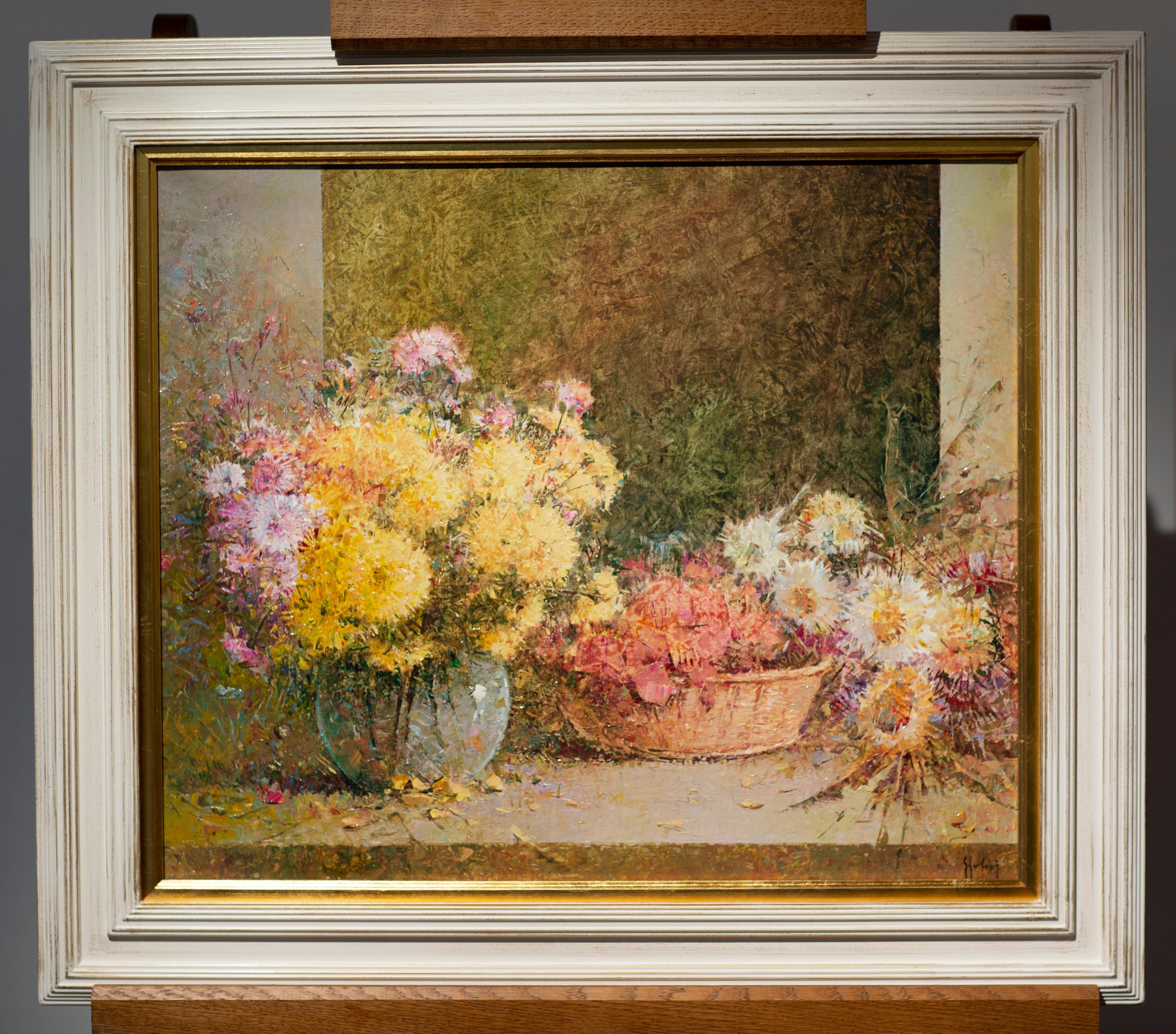 'Recogiendo las flores silvestres' Cuadro bodegón contemporáneo, amarillo, rosa - Painting de Helios Gisbert