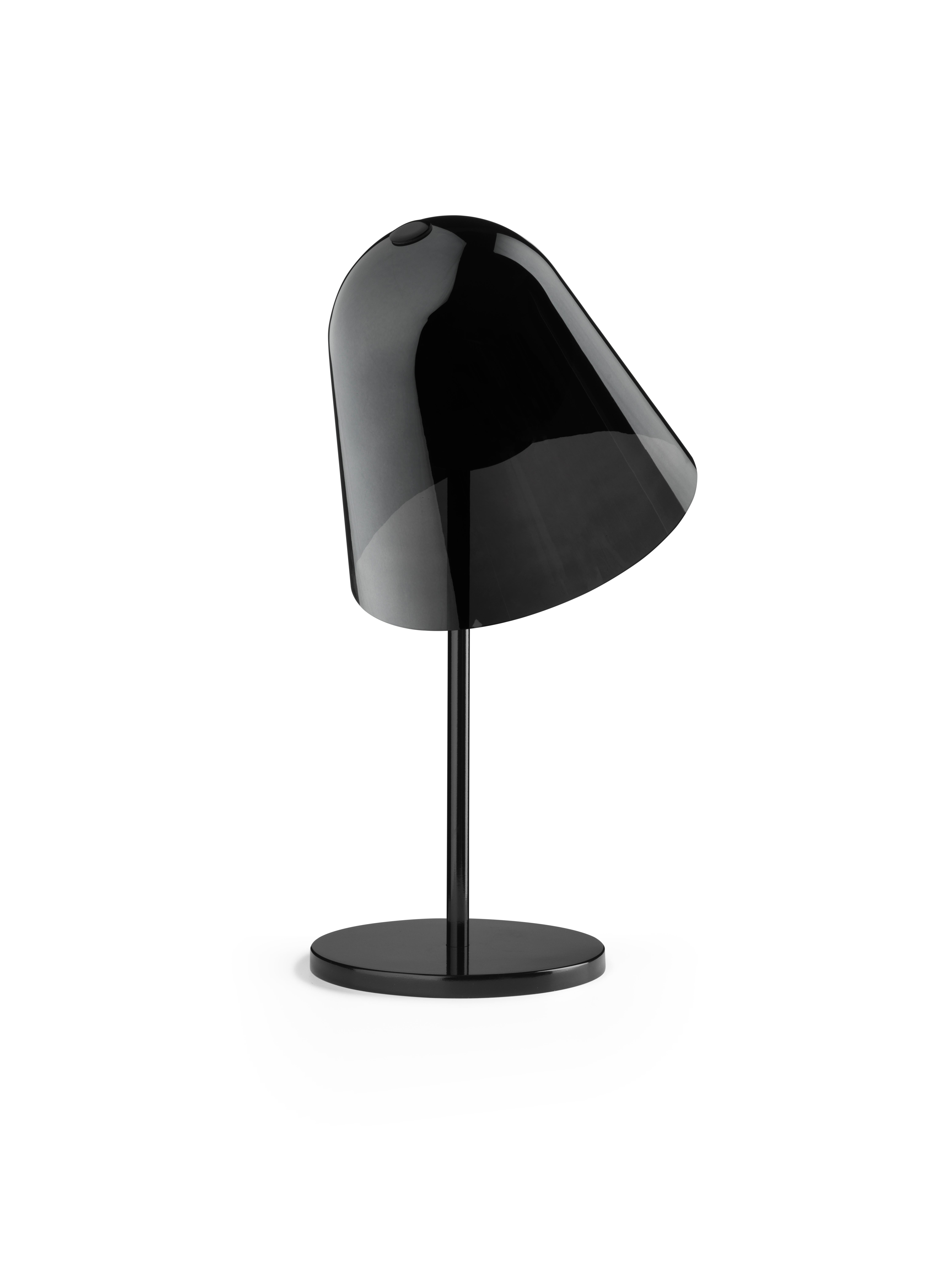 XXIe siècle et contemporain Lampe de bureau Helios, verre fumé et structure noire, fabriquée en Italie en vente