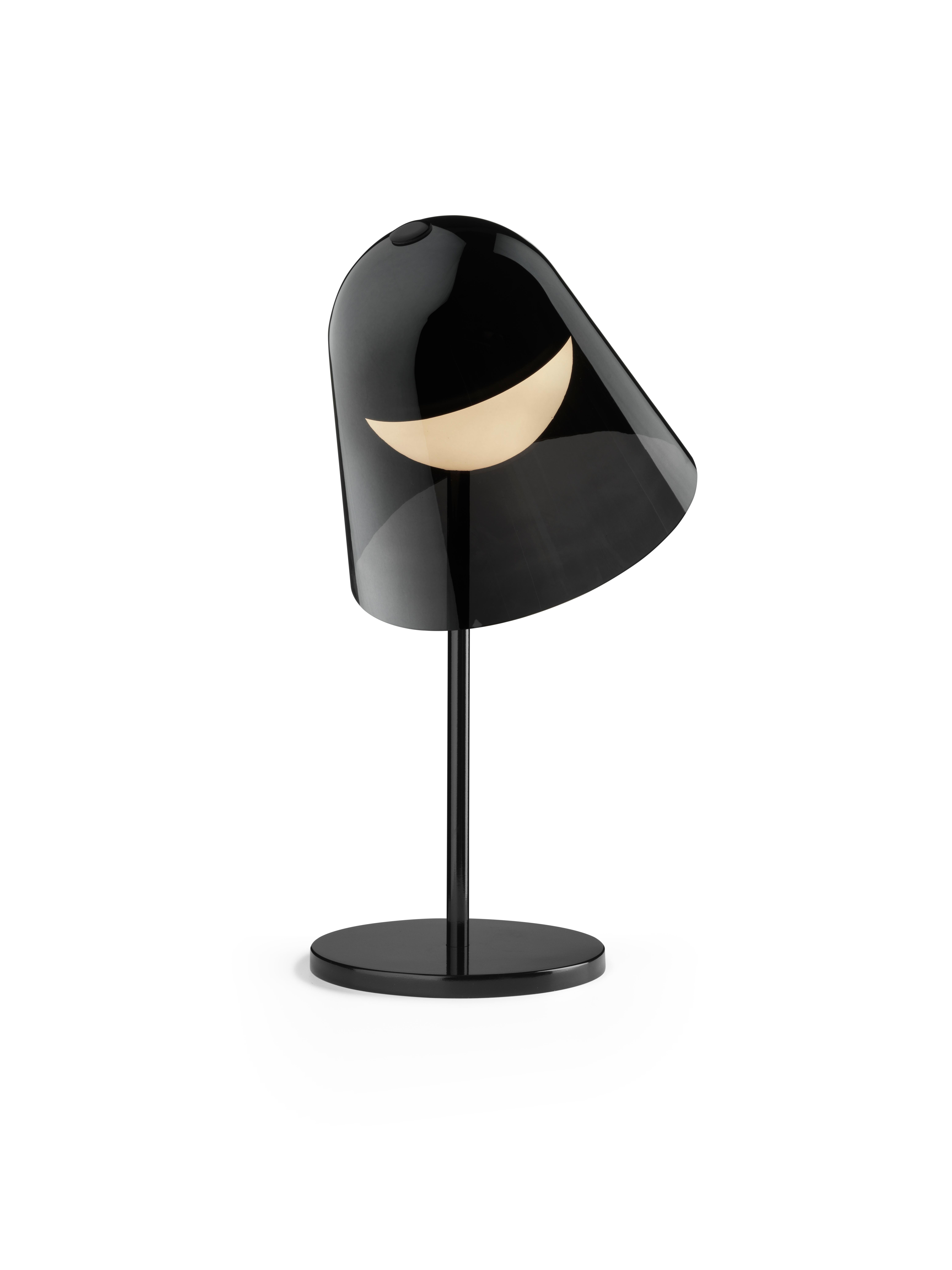 Verre Lampe de bureau Helios, verre fumé et structure noire, fabriquée en Italie en vente