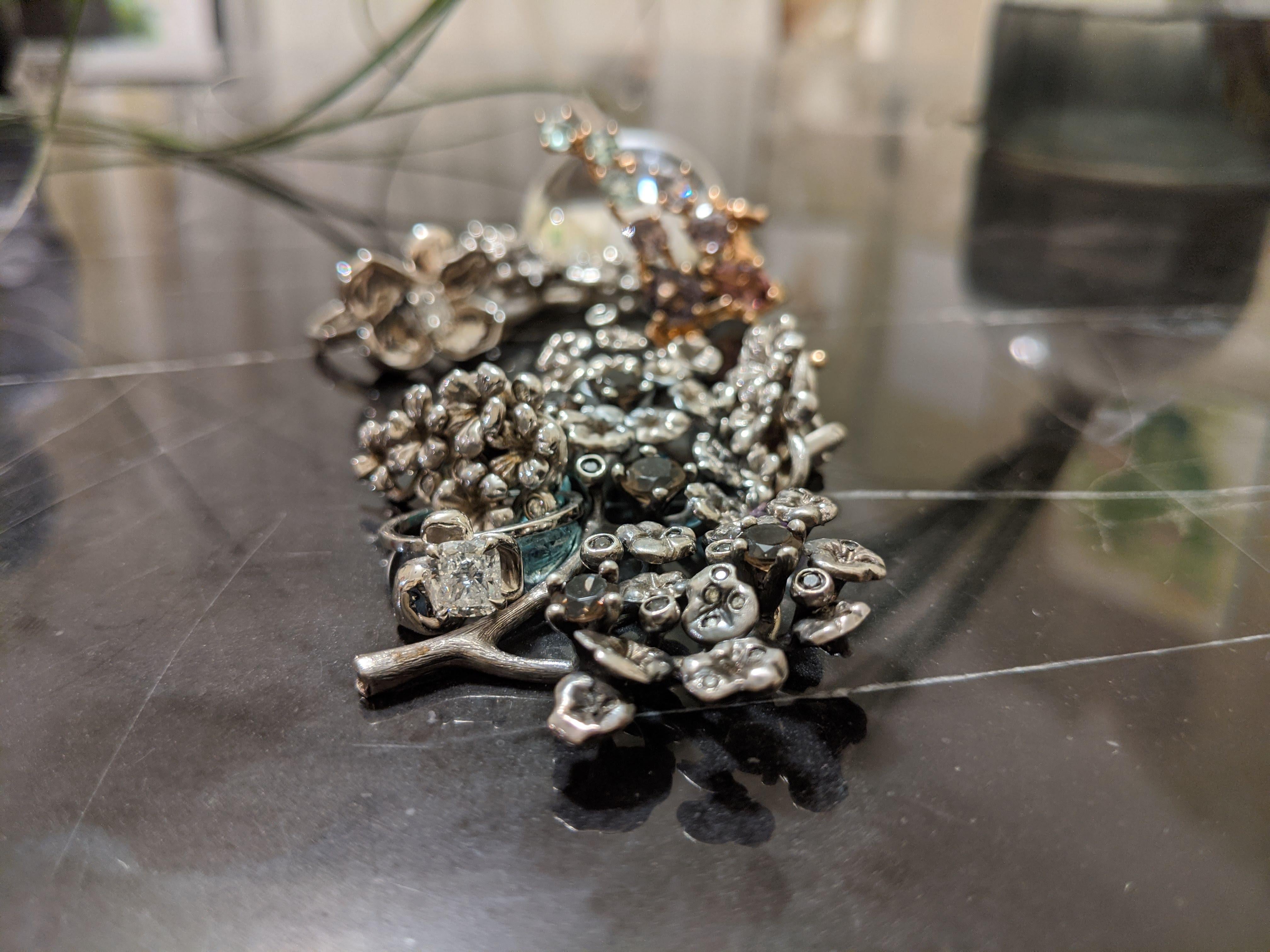 Collier héliotrope botanique avec trente-quatre diamants de l'artiste Unisexe en vente