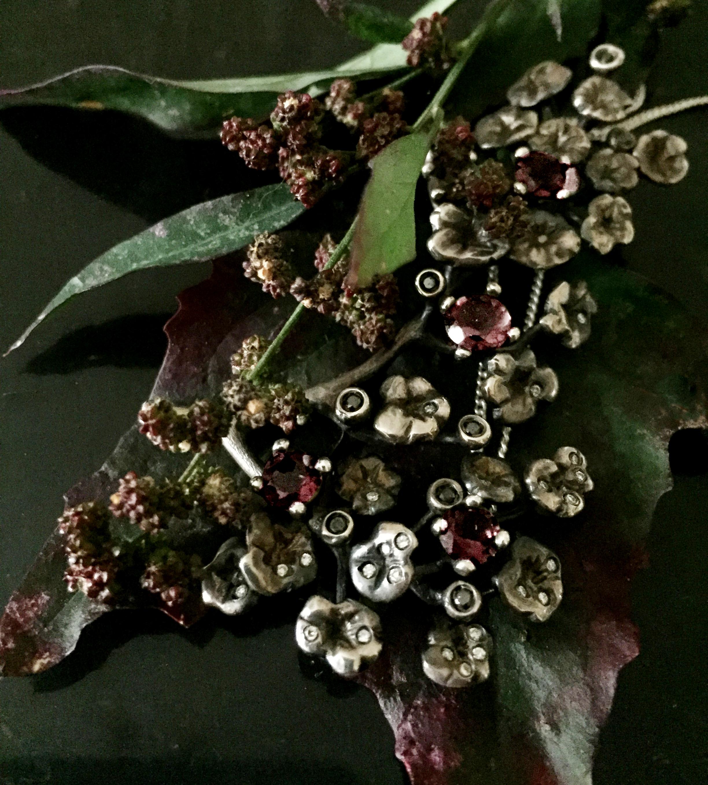 Zeitgenössische Halskette mit Diamanten und Rauchquarzen entworfen von Künstler für Damen oder Herren im Angebot