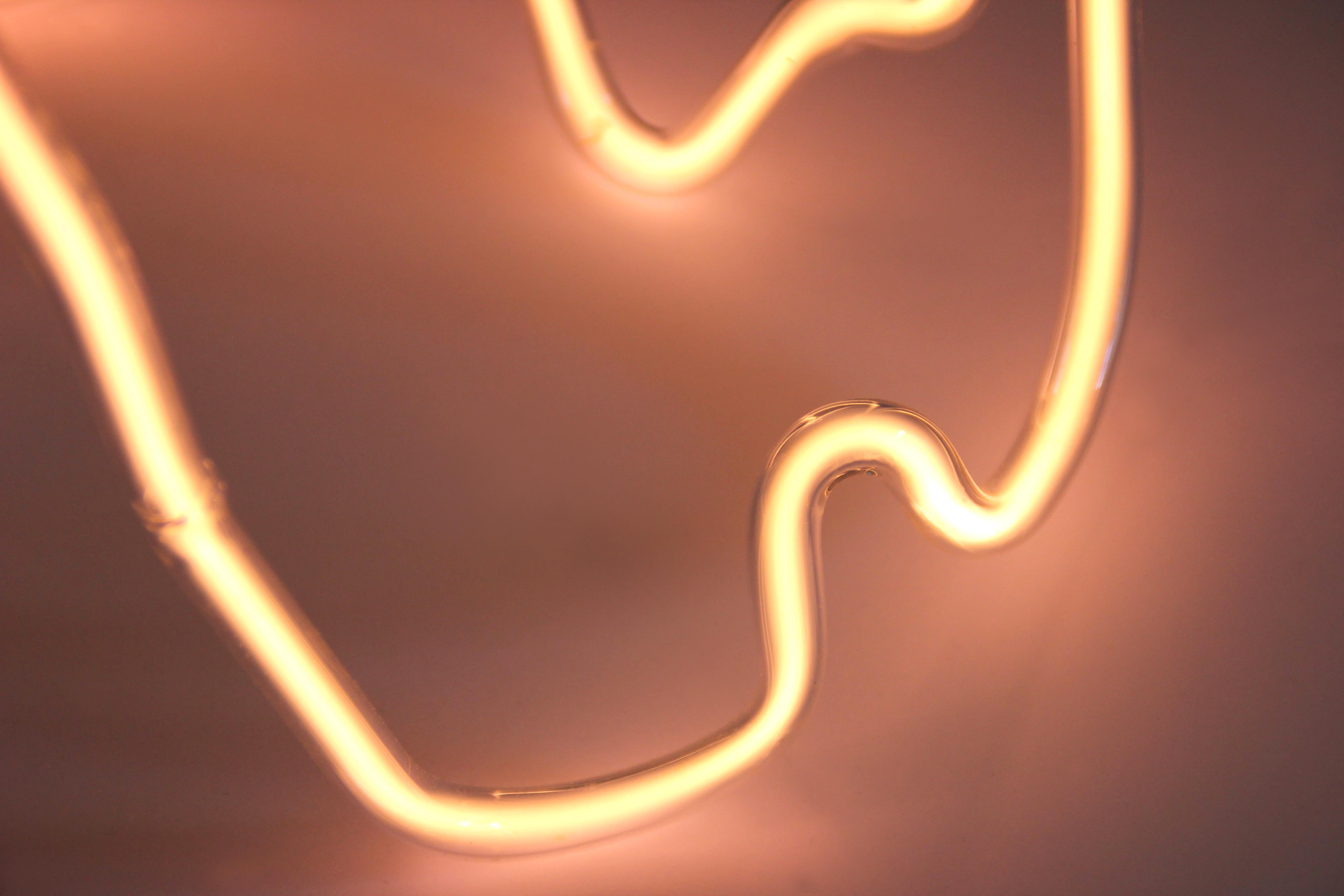 Lámpara de mesa Helium Fractal de vidrio translúcido y gas helio by Dace Sūna Moderno en venta