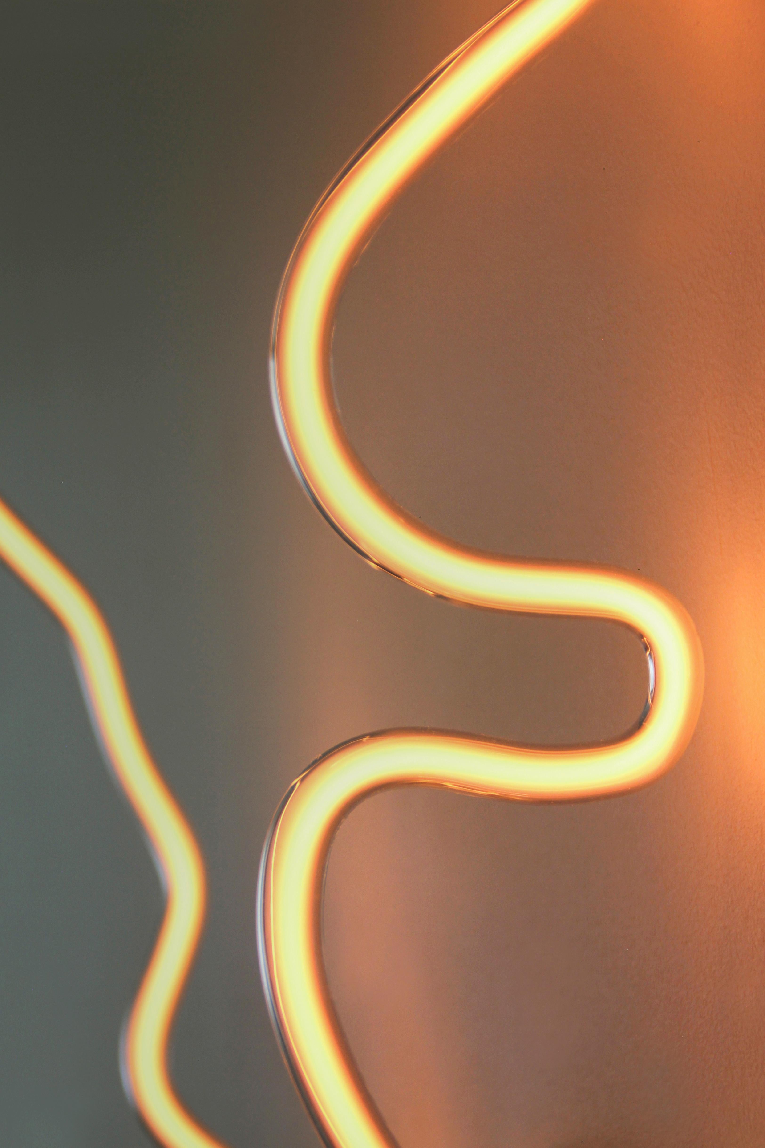 Aplique de pared Helio de cristal translúcido y gas helio by Dace Sūna Letón en venta