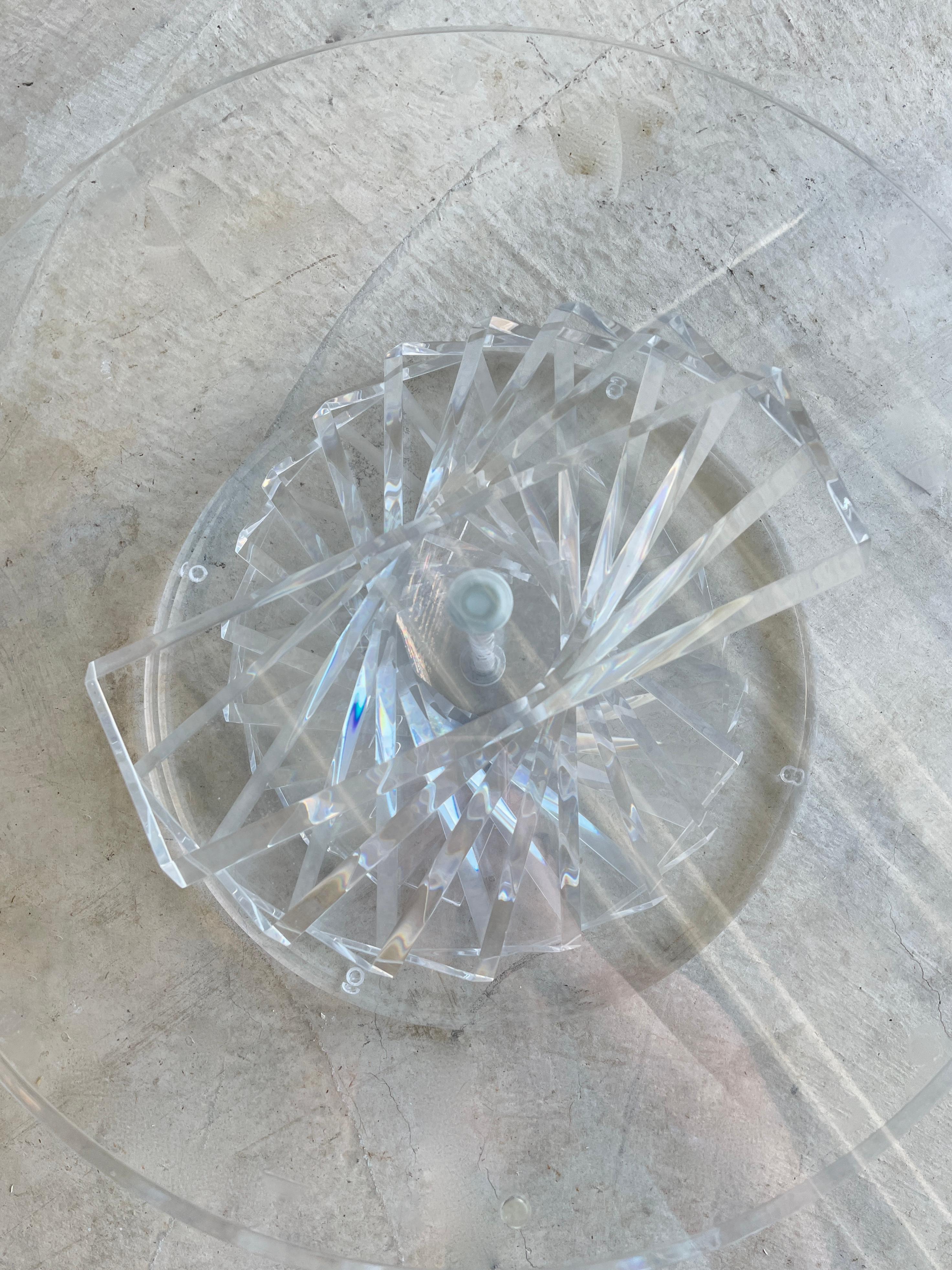 Helix Spiral Couchtisch aus Lucite und Glas.