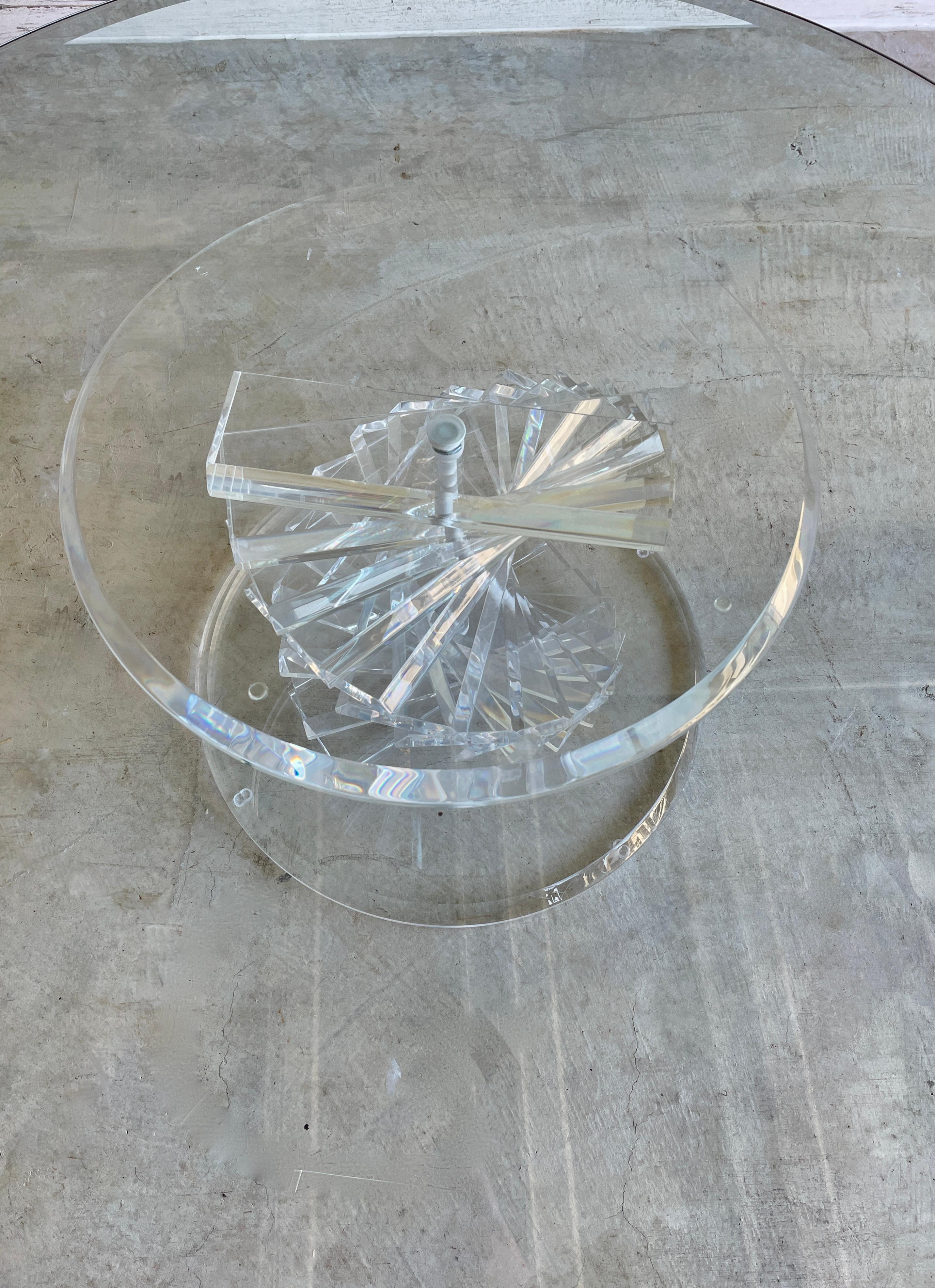 Moderne Table basse en lucite spiralée Helix en vente