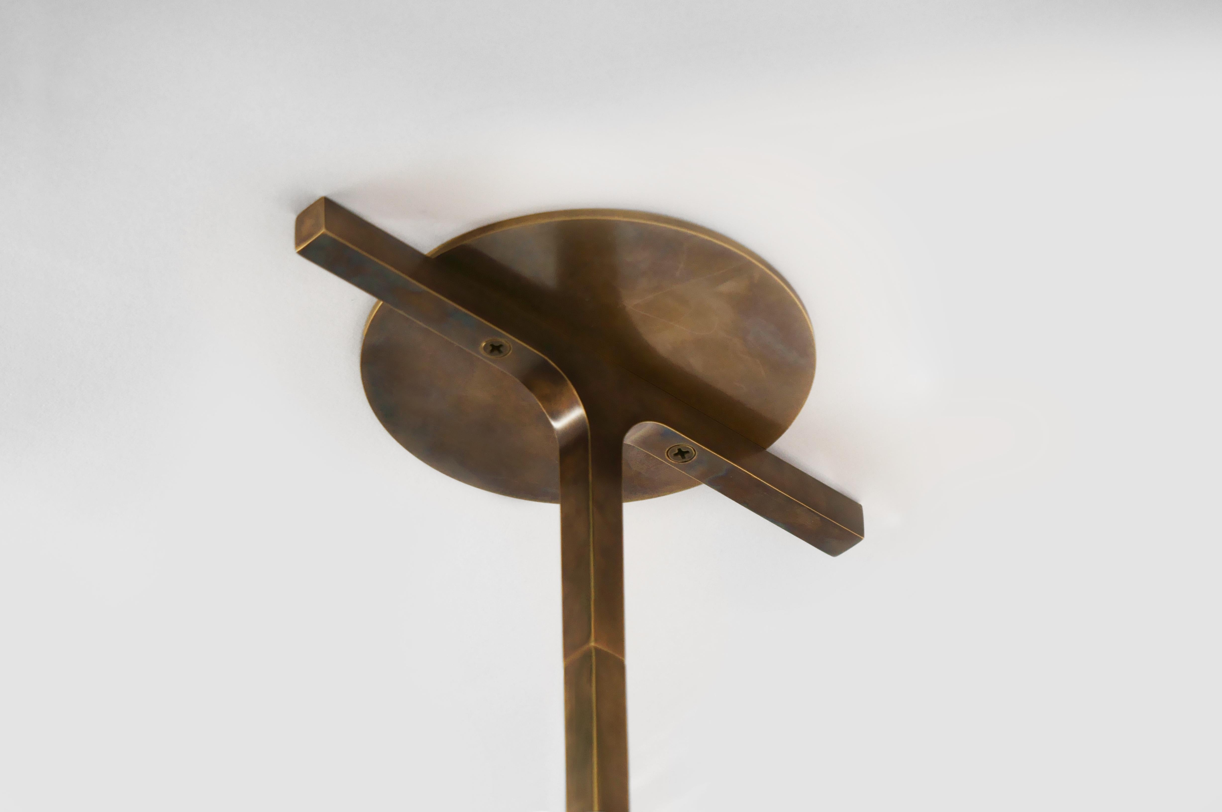 Helix Vertical 7-Tier Pendant - patinated brass & hand blown glass (amerikanisch) im Angebot