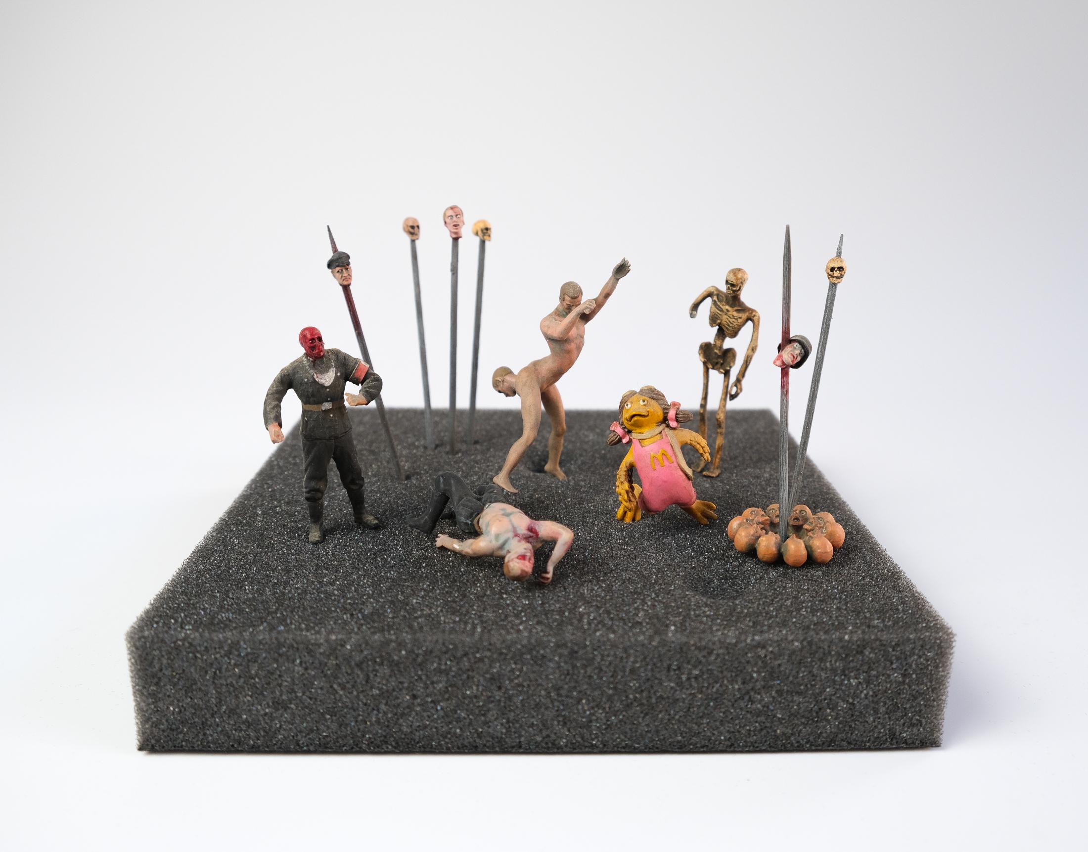 Figure 'Hell Souvenir' Di Jake & Dinos Chapman, 2022 in vendita 5