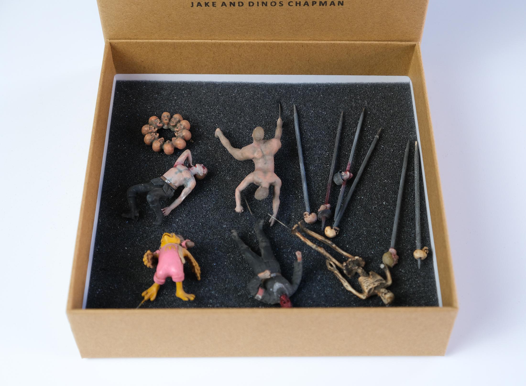Figure 'Hell Souvenir' Di Jake & Dinos Chapman, 2022 in vendita 6