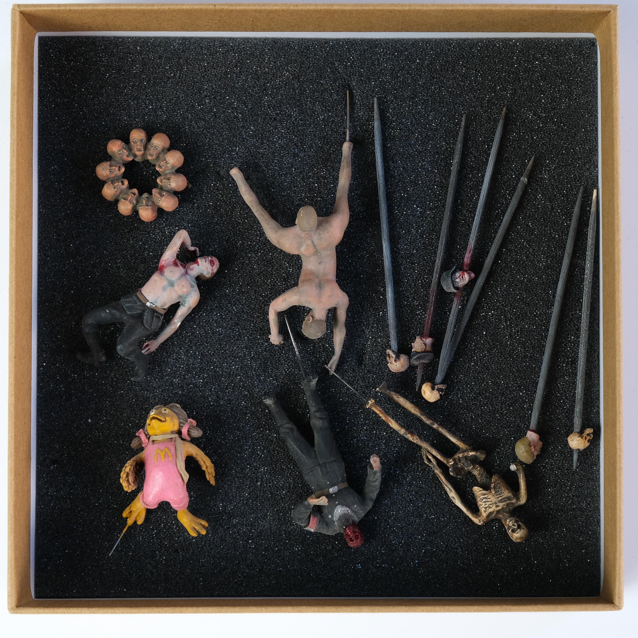 „Hell Souvenir“-Figuren von Jake und Dinos Chapman, 2022 im Angebot 7