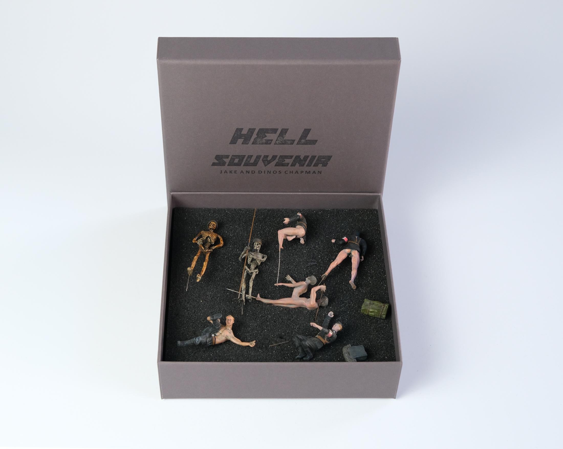 „Hell Souvenir“-Figuren von Jake und Dinos Chapman, 2022 im Angebot 8