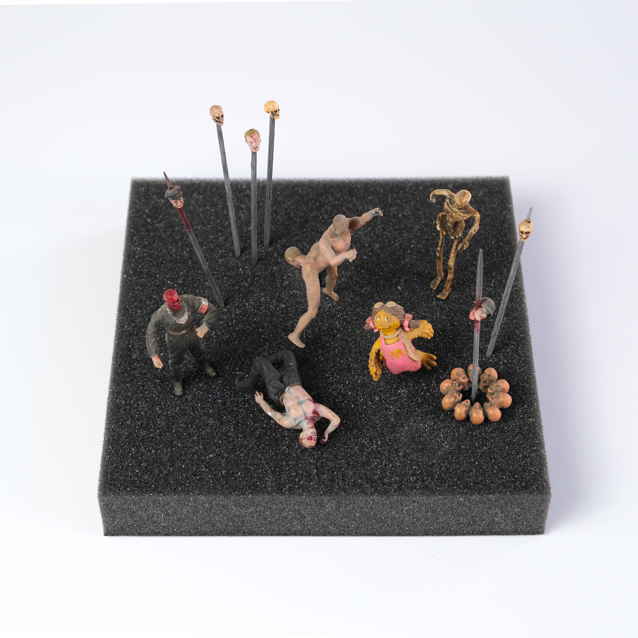 Britannico Figure 'Hell Souvenir' Di Jake & Dinos Chapman, 2022 in vendita