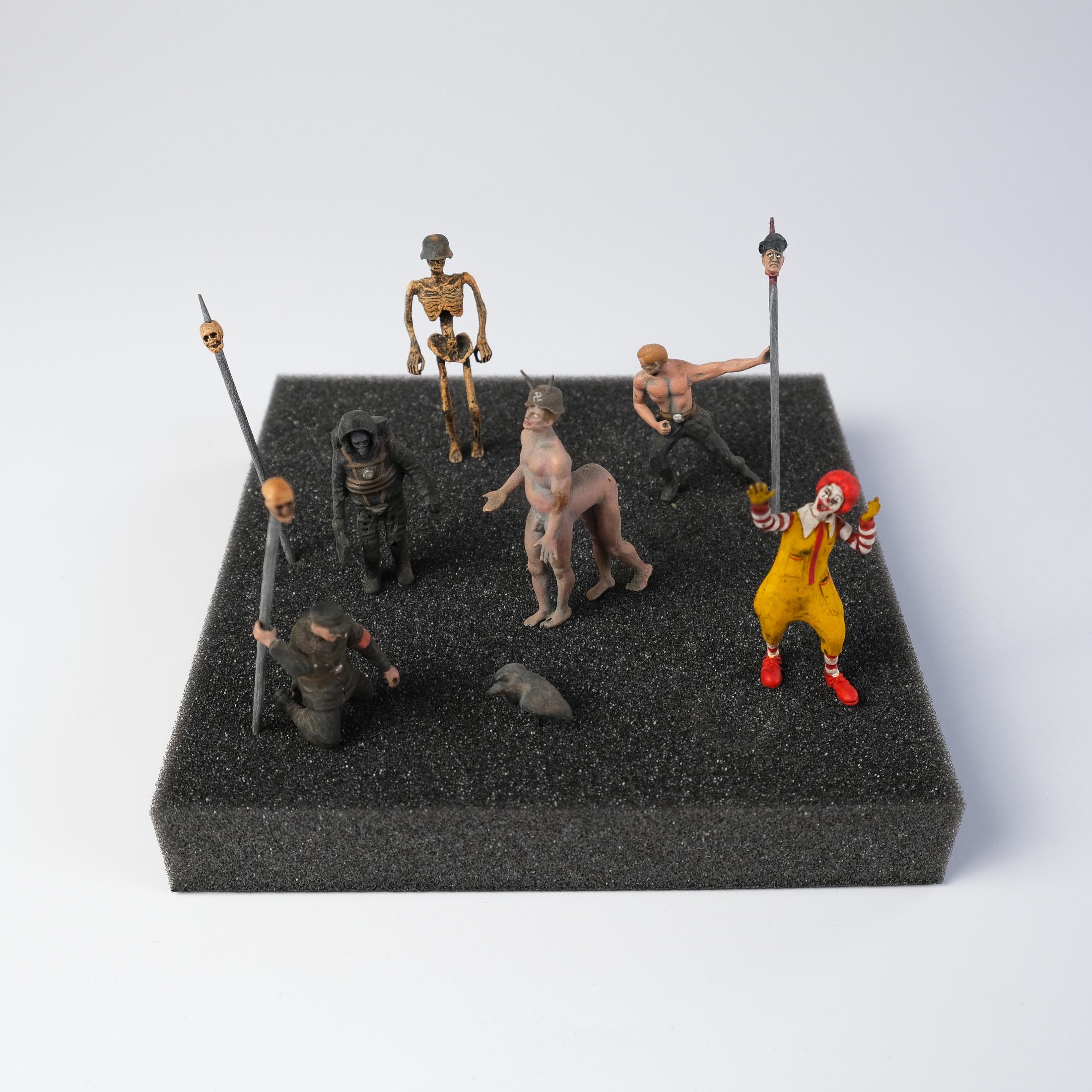 Figure 'Hell Souvenir' Di Jake & Dinos Chapman, 2022 In condizioni ottime in vendita a London, GB
