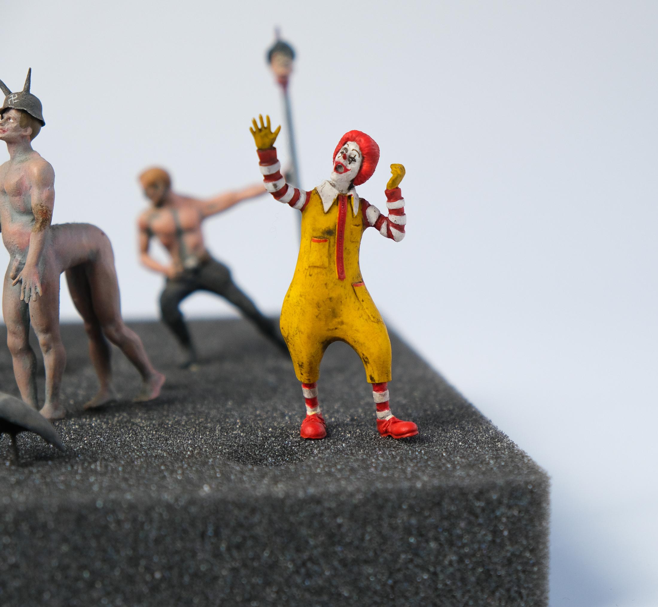 XXI secolo e contemporaneo Figure 'Hell Souvenir' Di Jake & Dinos Chapman, 2022 in vendita