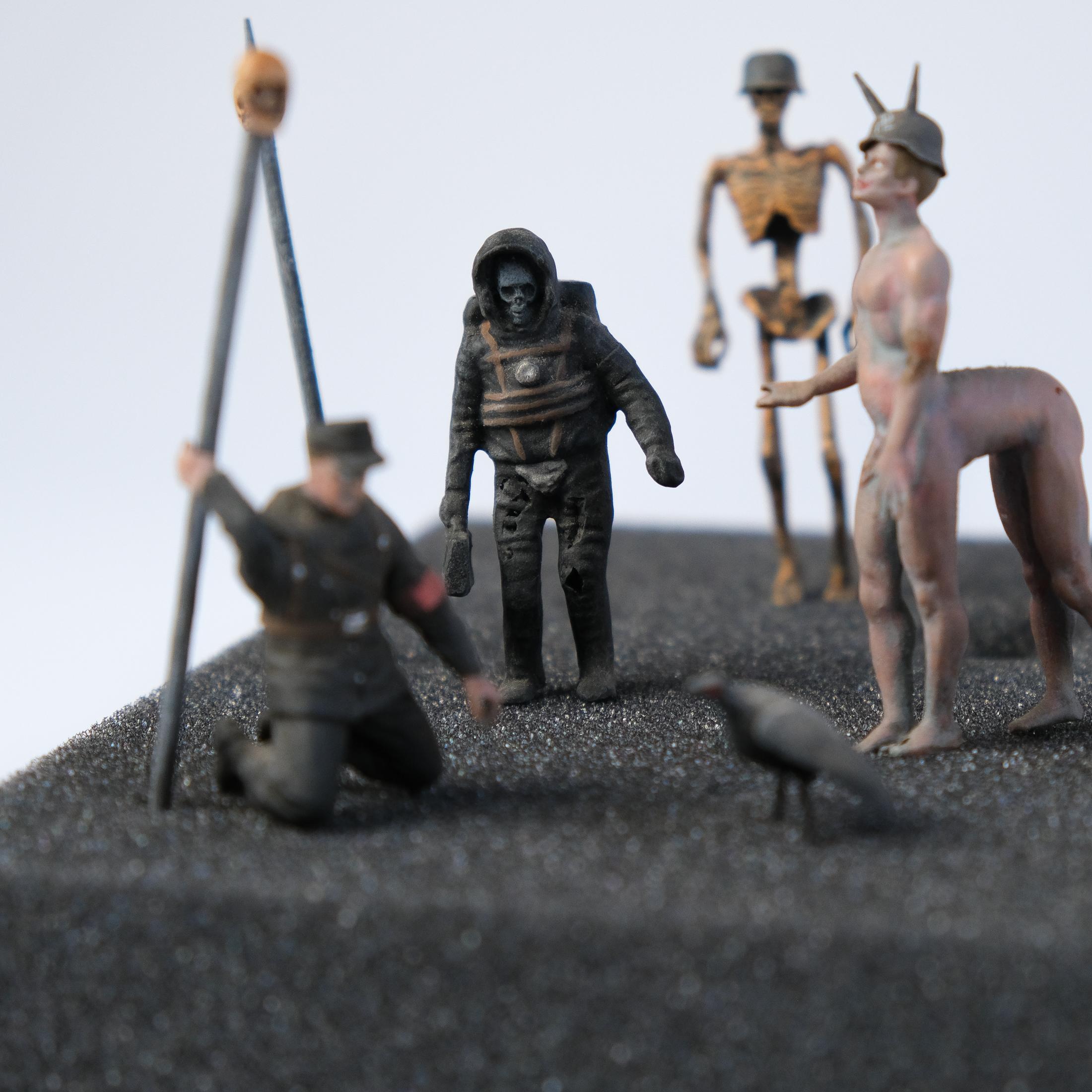 Figure 'Hell Souvenir' Di Jake & Dinos Chapman, 2022 in vendita 2