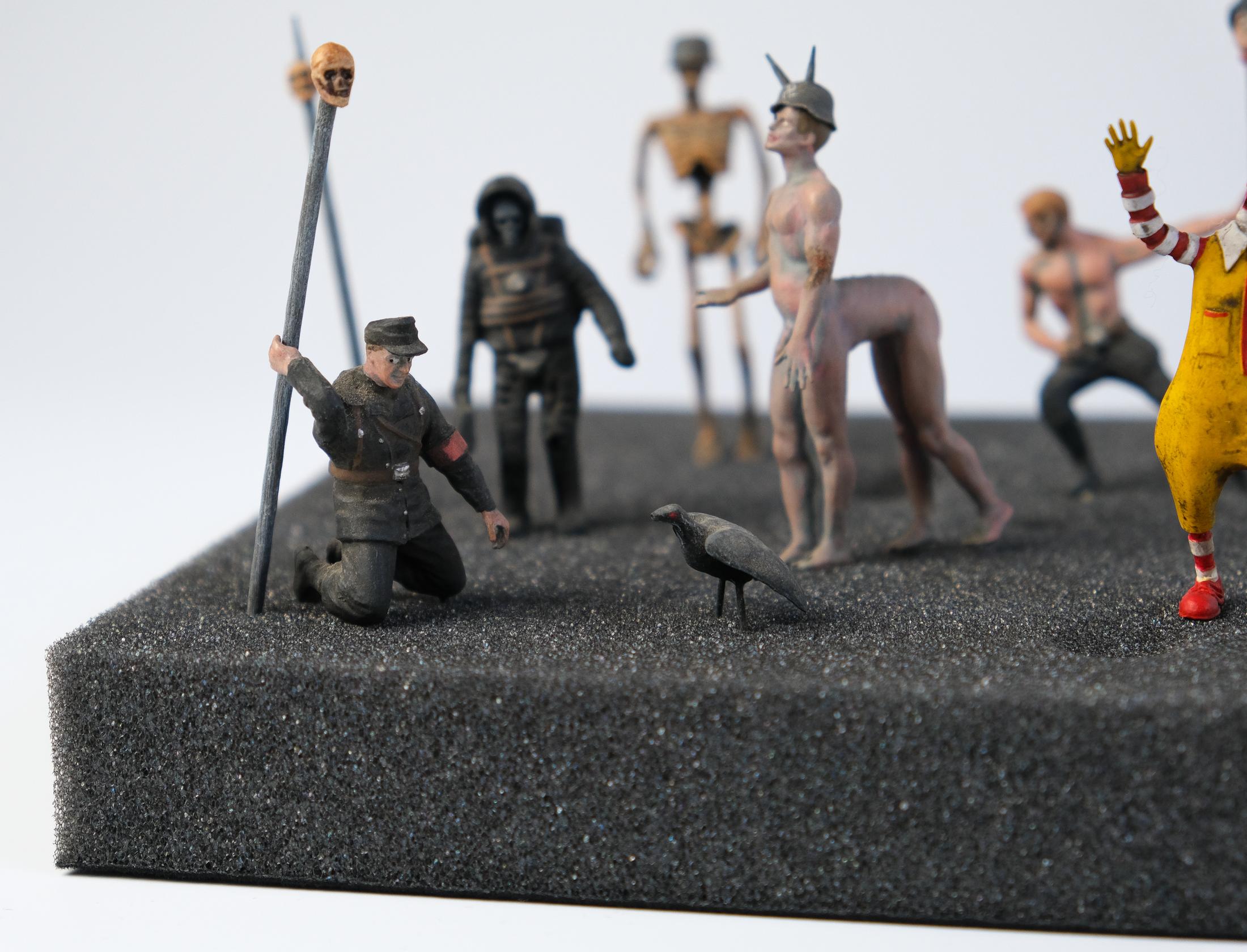 Figure 'Hell Souvenir' Di Jake & Dinos Chapman, 2022 in vendita 3