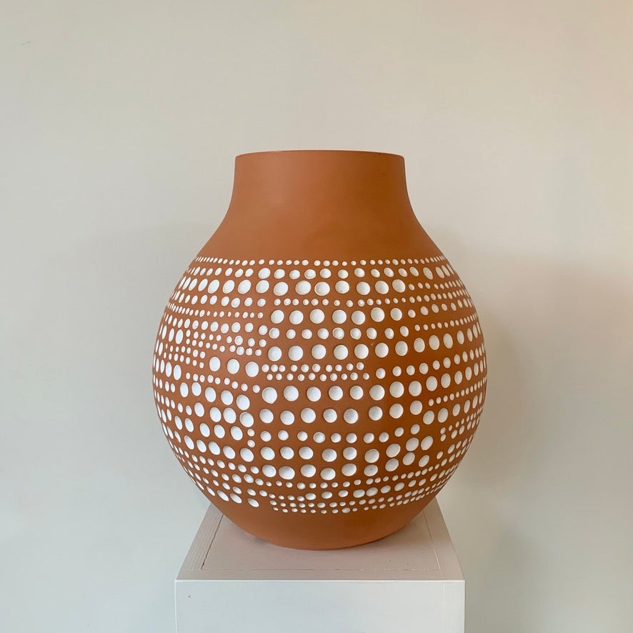 Nice limited edition Hella Jongerius Africa model vase of the 2005 PS Jonsberg Collection for Ikea in small edition.
Terracotta, white pastilles decor.
Dimensions: 35 cm H, 30 cm diameter.
Semi-handmade, included in many museum collections,
