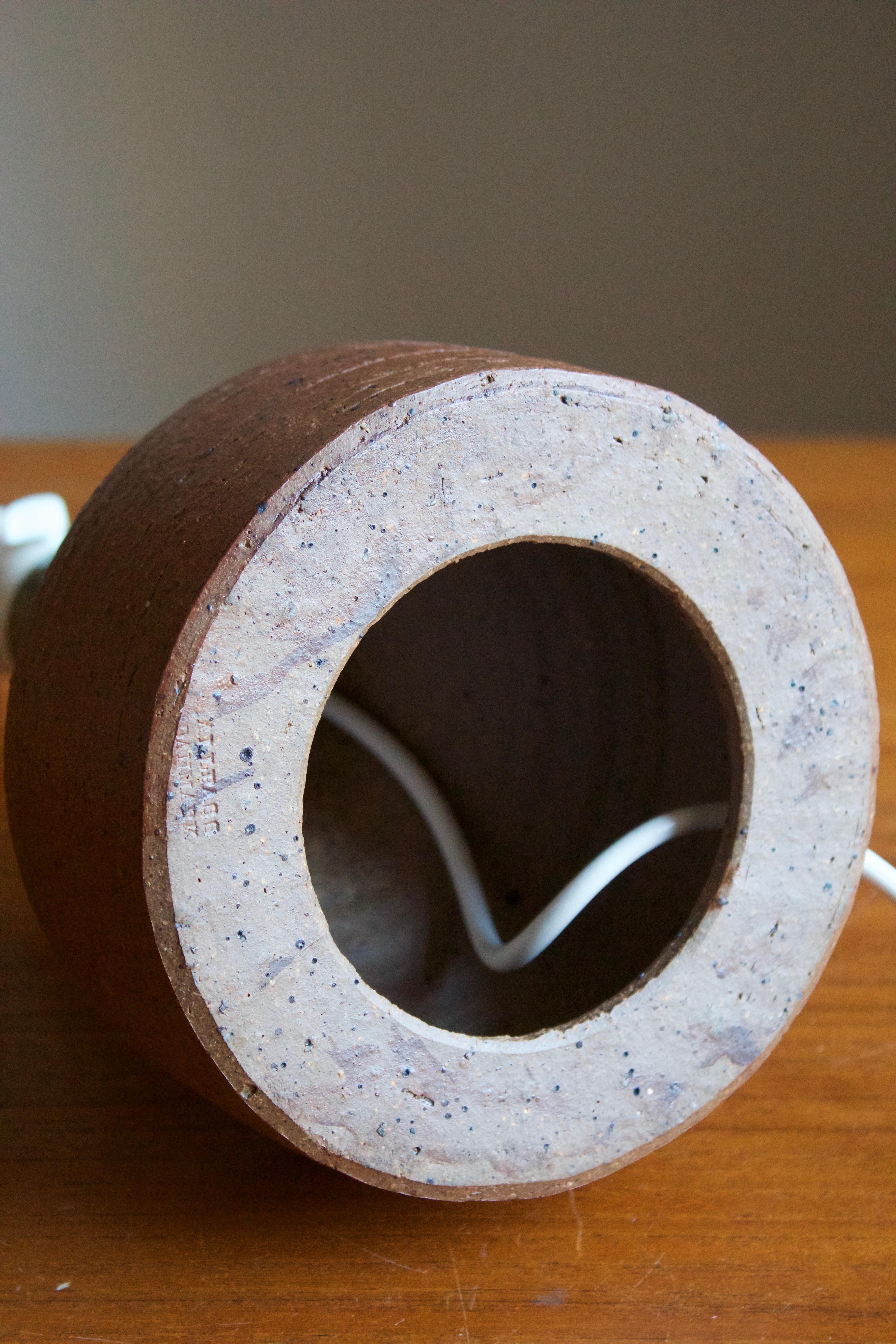 Helle Allpass, Table Lamp, Semi-Glazed Stoneware, Artists Studio Denmark, 1960s In Good Condition In High Point, NC