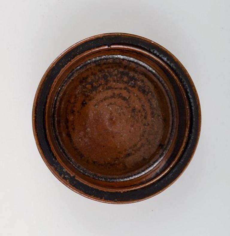 Scandinavian Modern Helle Alpass ‘1932-2000’, Low Bowl of Raw and Glazed Stoneware in Brown Shades For Sale