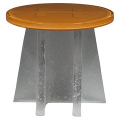 Tavolino basso Helle in vetro fuso lucidato a fuoco e levigato a mano di Bowen Liu