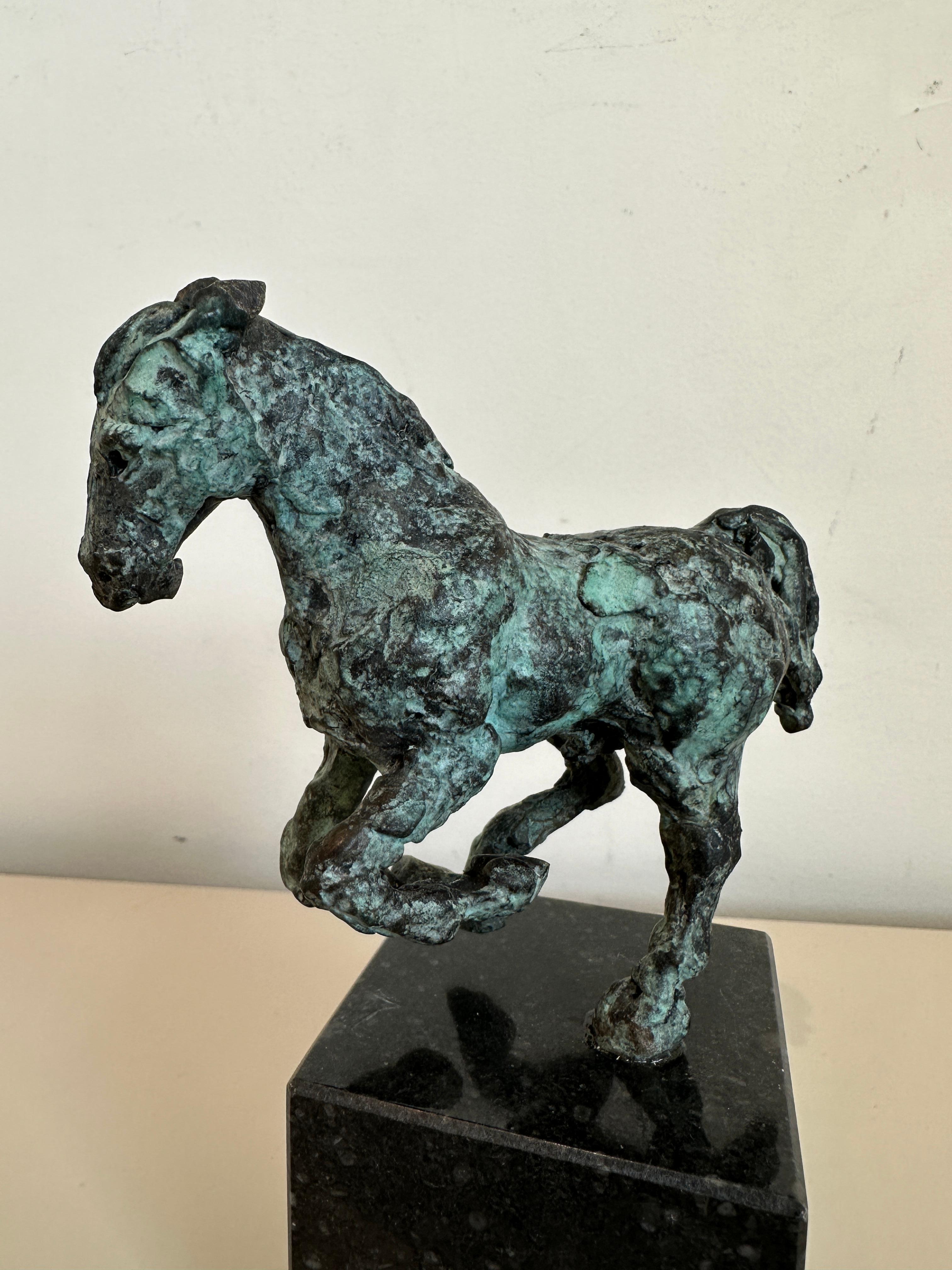Anche se Helle Rask Crawford fa spesso riferimento ai miti classici nelle sue sculture, non è una scultrice classica in senso neoclassico. Piuttosto, Helle Crawford potrebbe essere definita un'artista anti-classica. Le sue sculture sono espressive,