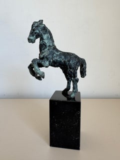 Davinci's Horse Rears von Helle Crawford, Bronzeskulptur eines Pferdes