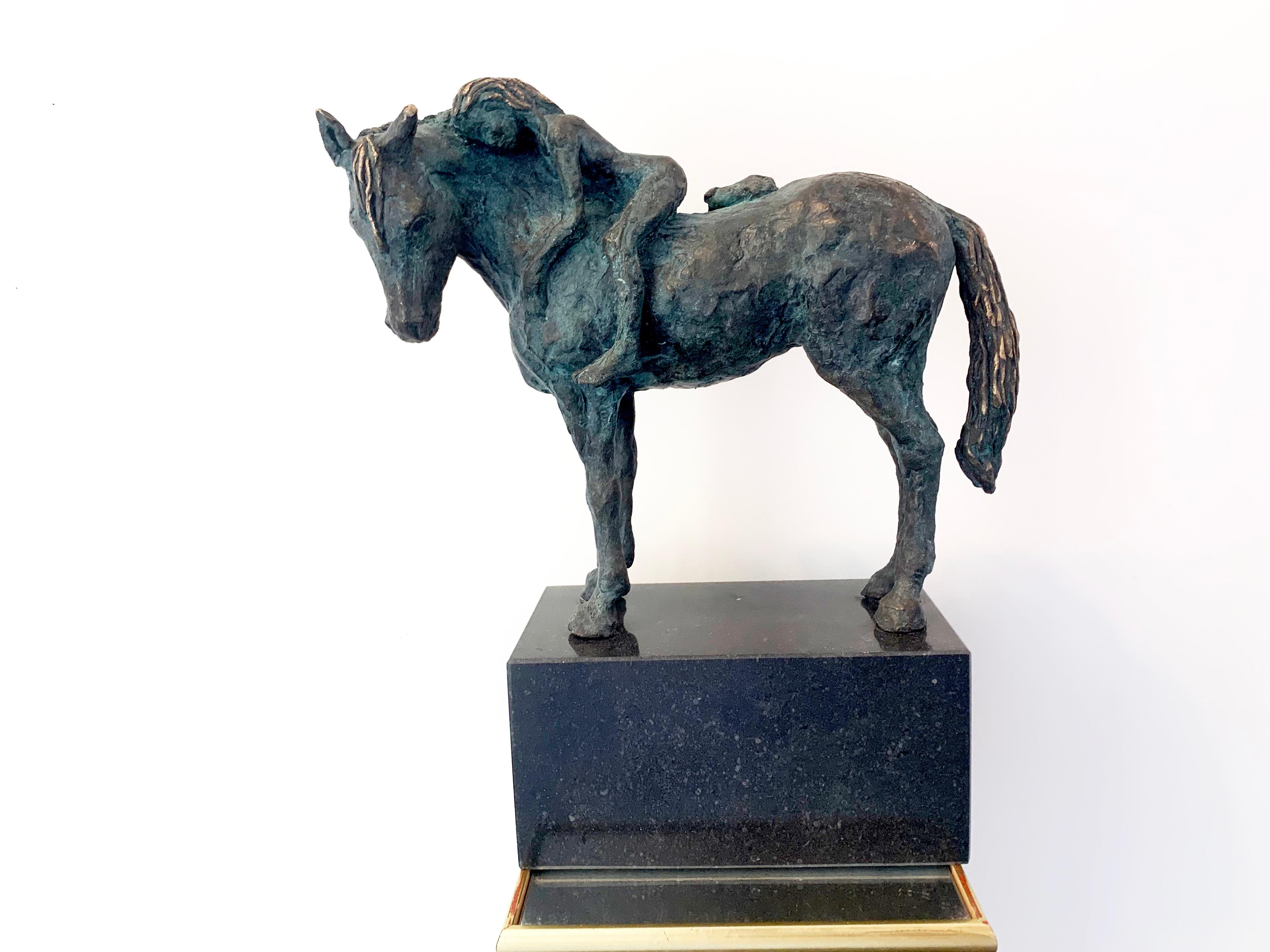 Harmony par Helle Crawford, sculpture en bronze d'une mère et d'une fille  en vente 5