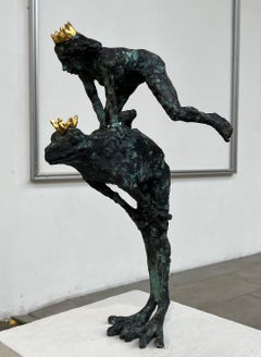 Leapfrog di Helle Crawford, scultura animale contemporanea di rana in bronzo