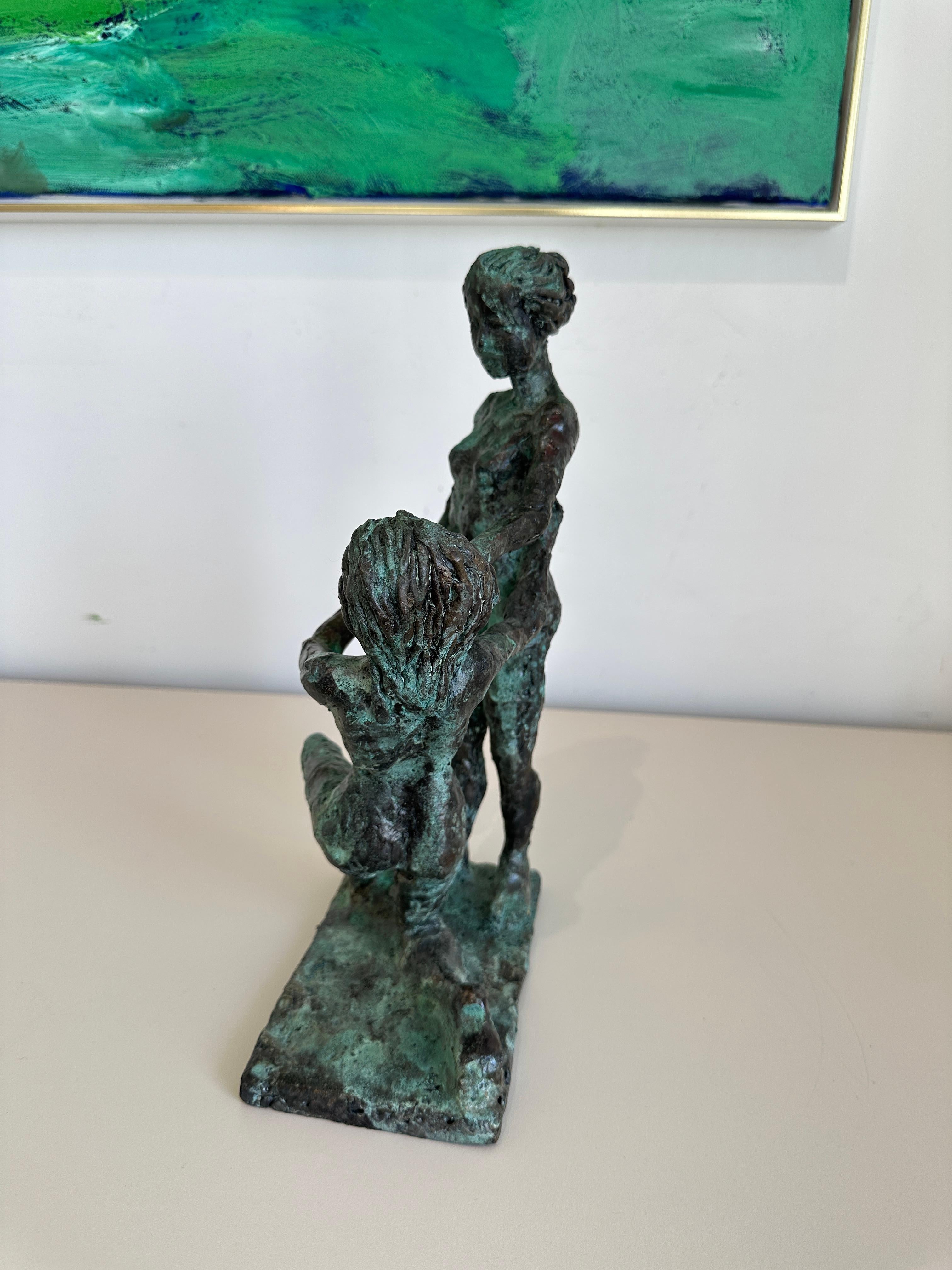 Amor es Amor de Helle Crawford, Escultura figurativa de bronce en venta 3